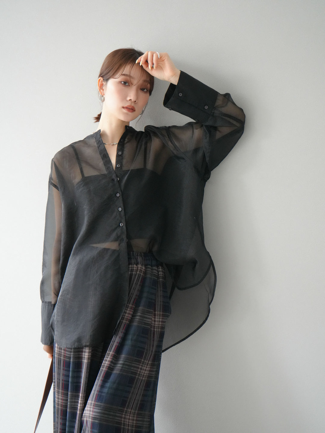 [SET] 亮面透視立領襯衫 + 透視格紋寬鬆褲 (2 件套)