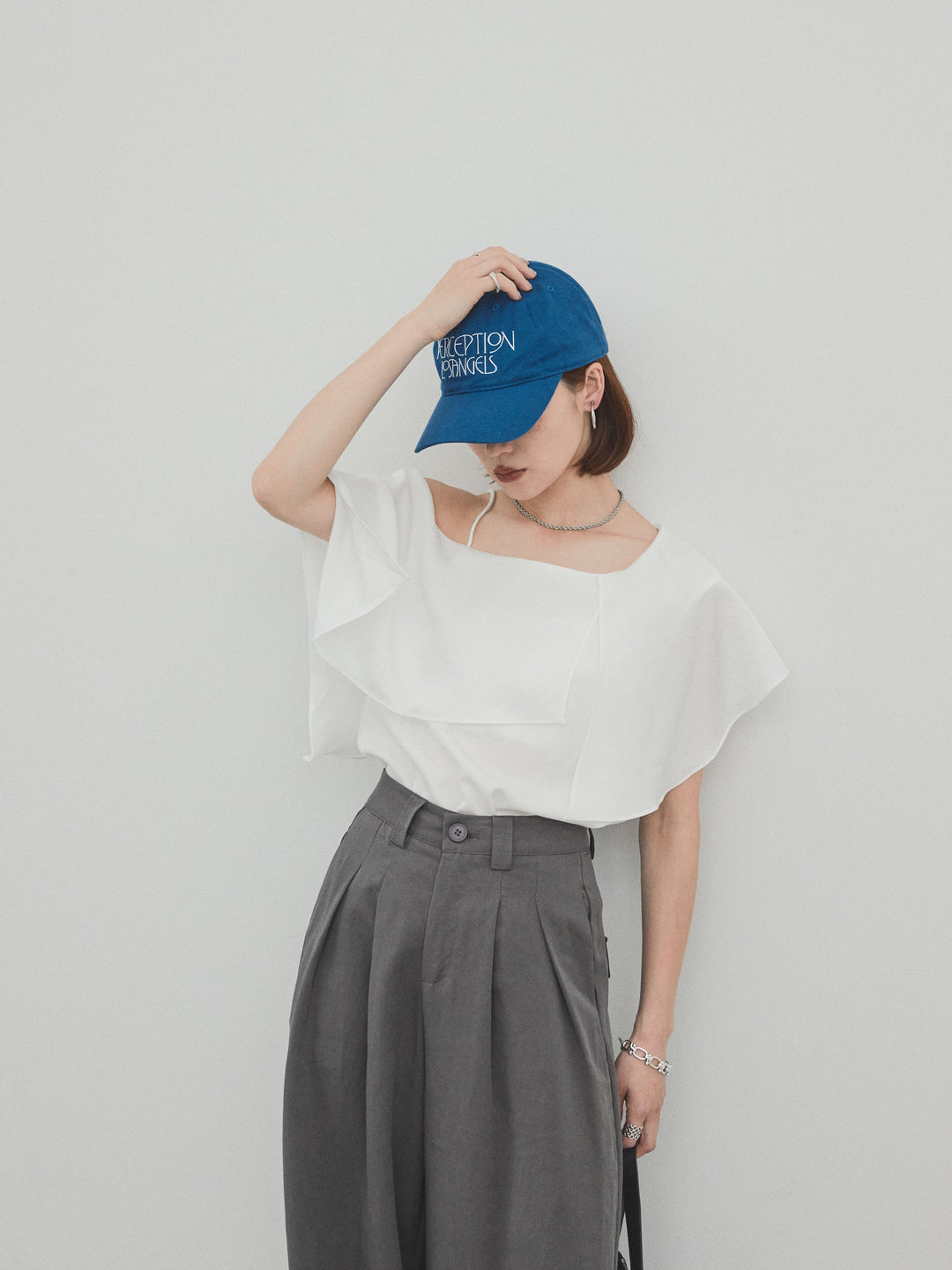 [予約]ワンショルラッフルブラウス/オフ