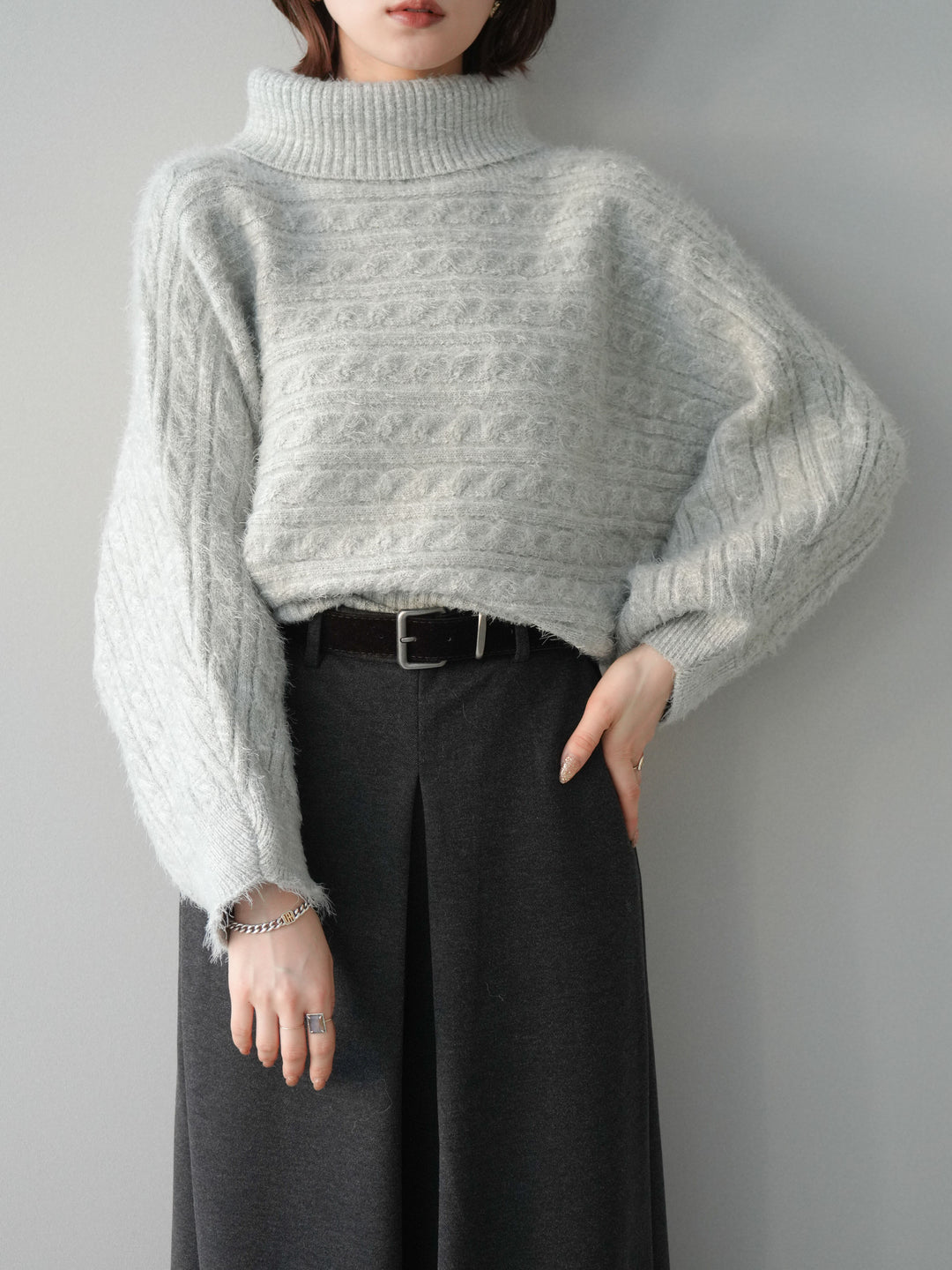 [予約]オフタートルケーブル編みニットプルオーバー/gray