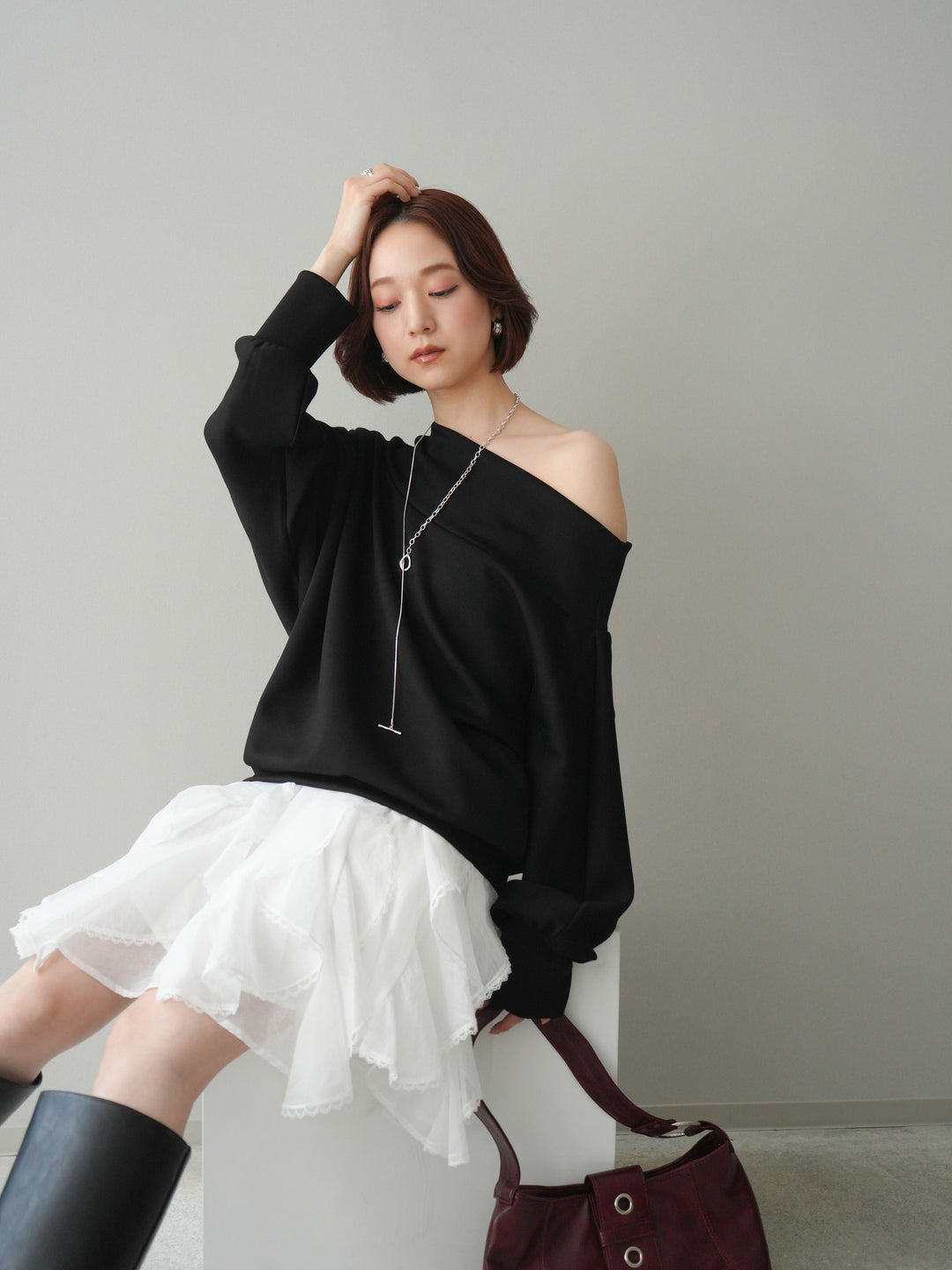 [SET]アシンメトリーオフショルポンチプルオーバー+ラッフルレースミニスカート(2set)