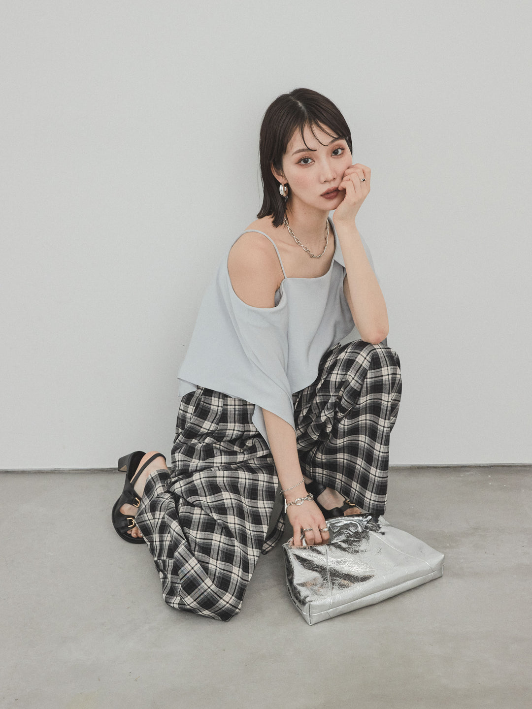 [SET]ワンショルラッフルブラウス+チェック柄ワイドパンツ(2set)