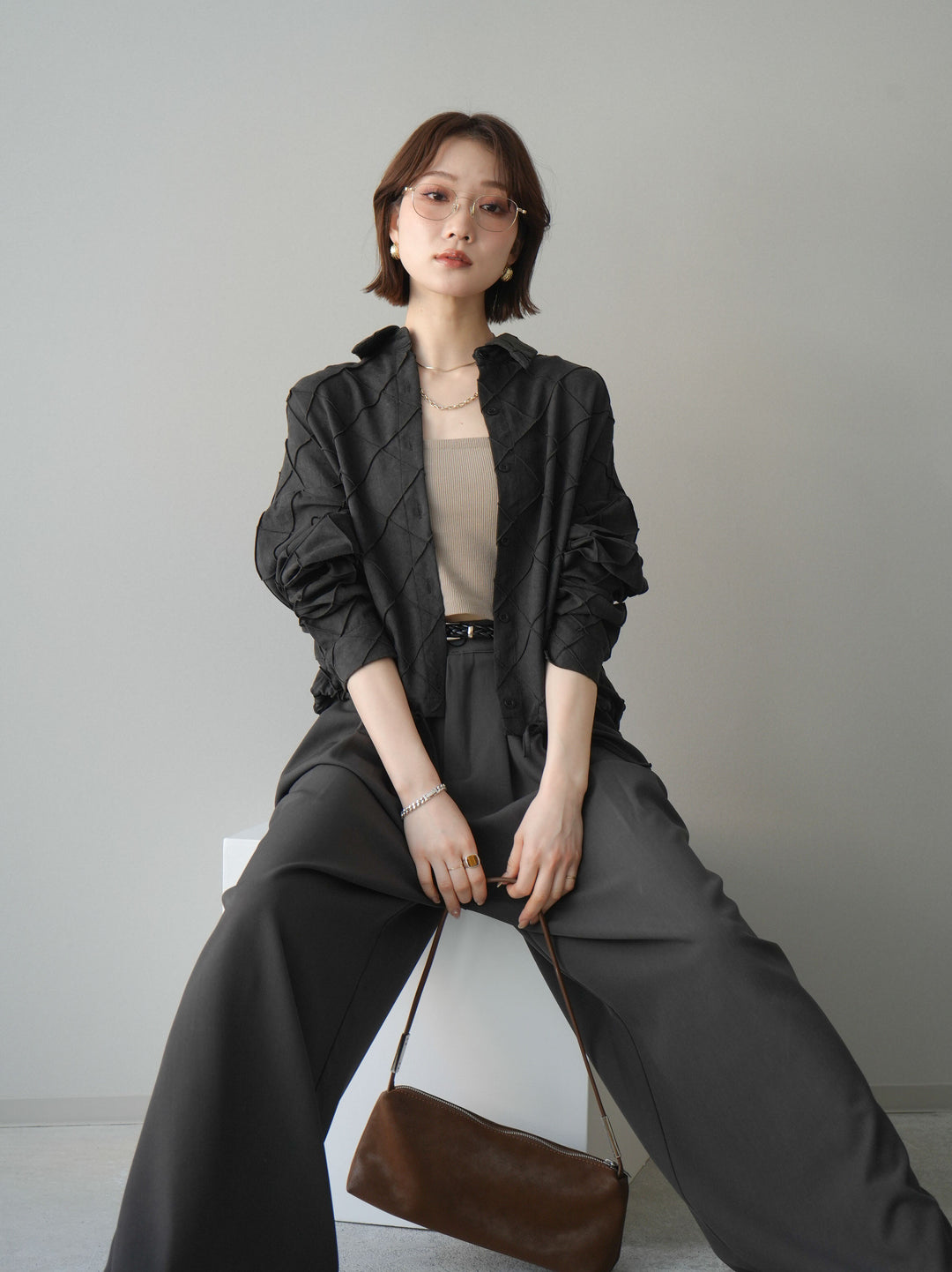 [SET]パイピングクロスデザインブラウス+編み込みベルト付タックワイドパンツ(2set)