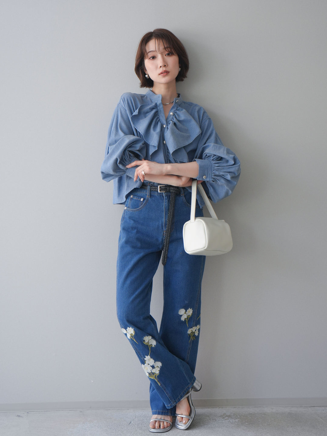 [SET]ラッフルフレアショートブラウス+フラワー刺繍ストレートデニム(2set)