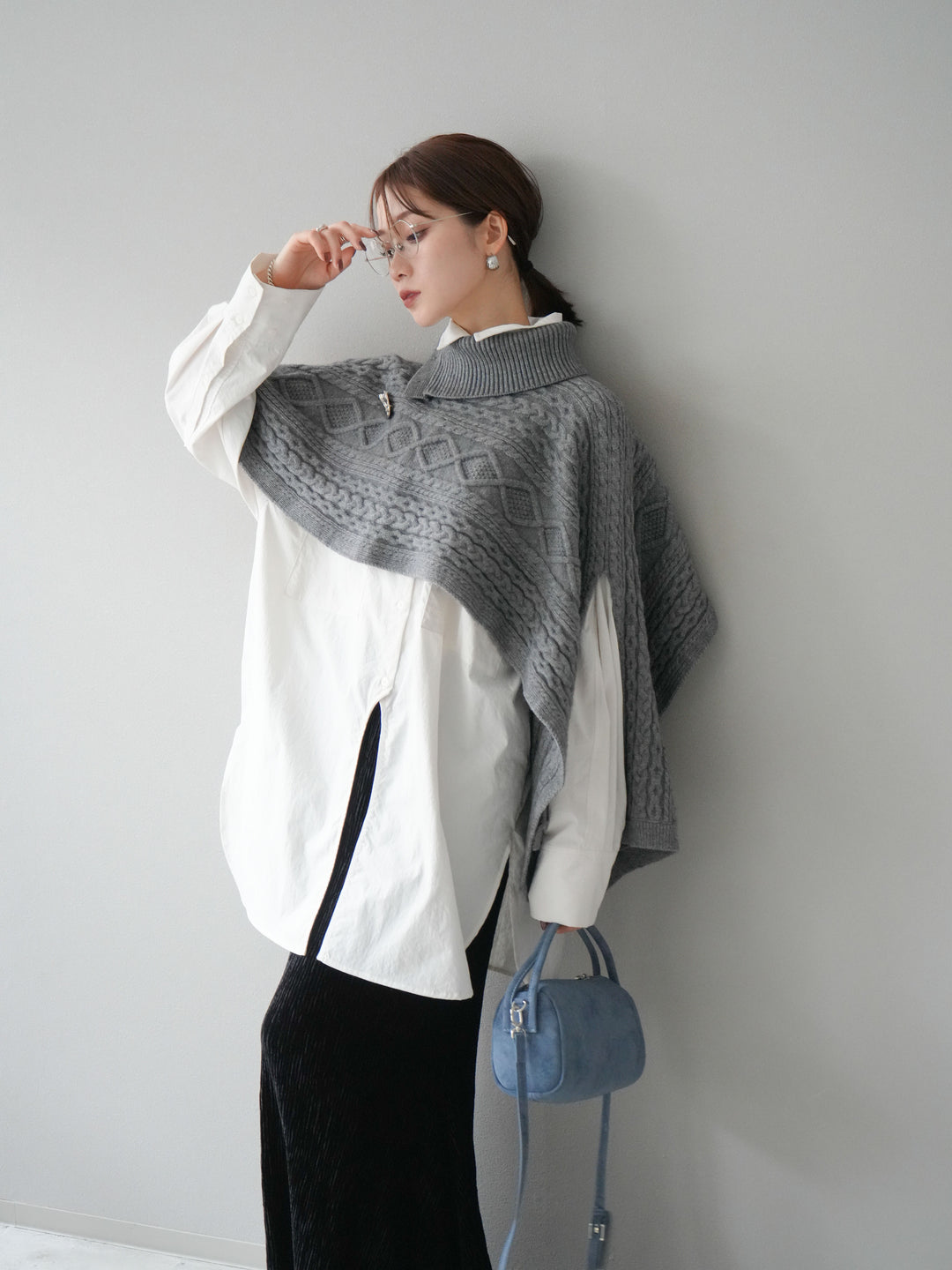 [予約]ケーブル編みニットケープ/グレー