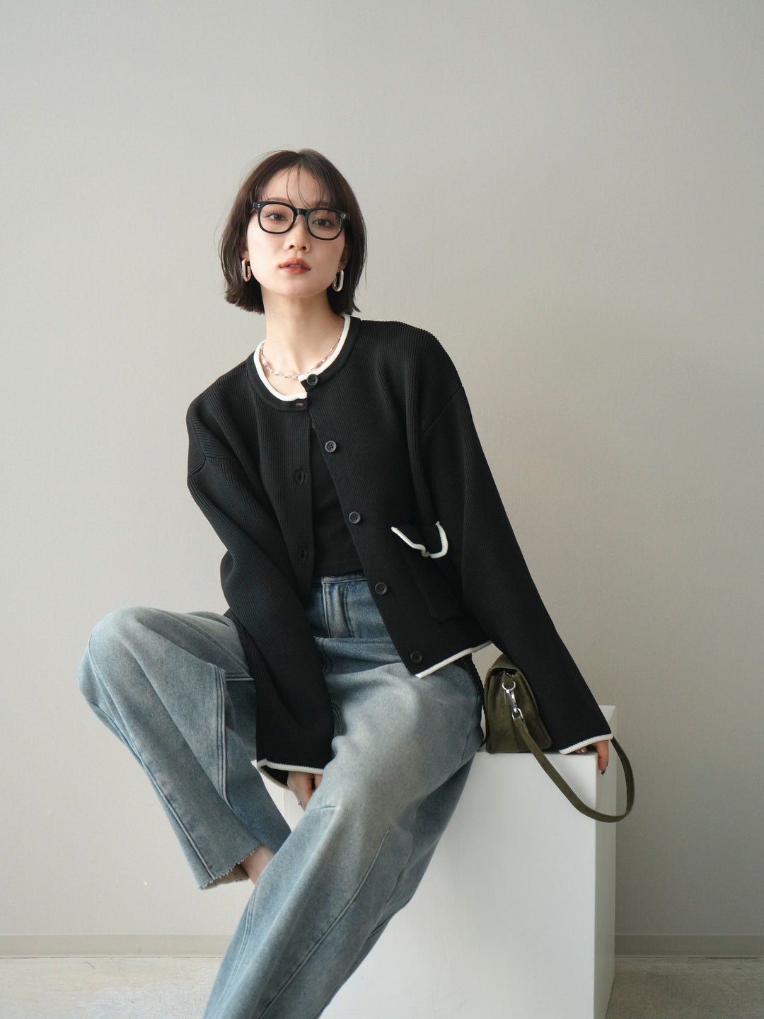 [SET]ポリエステル配色ニットカーディガン+裏起毛カットオフカーブデニムパンツ(2set)