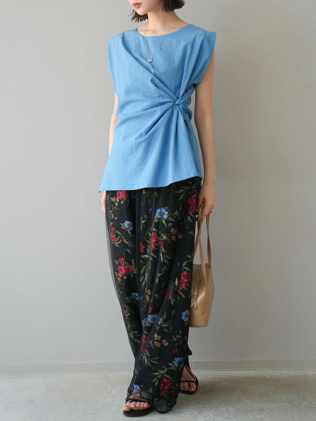 [SET] 側扭法式上衣+植物圖案休閒褲+繩繡薄紗疊穿褲（3件套裝）