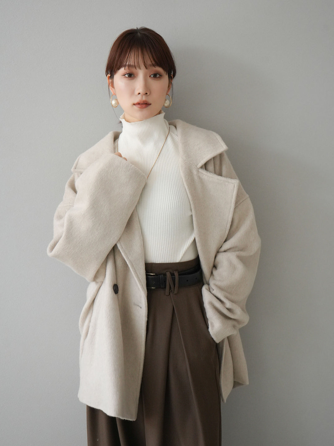 [SET]フェイクビーバーミドルコート+袖ボタンハイネックリブニットトップス+ベルト付ウールタッチワイドパンツL(3set)