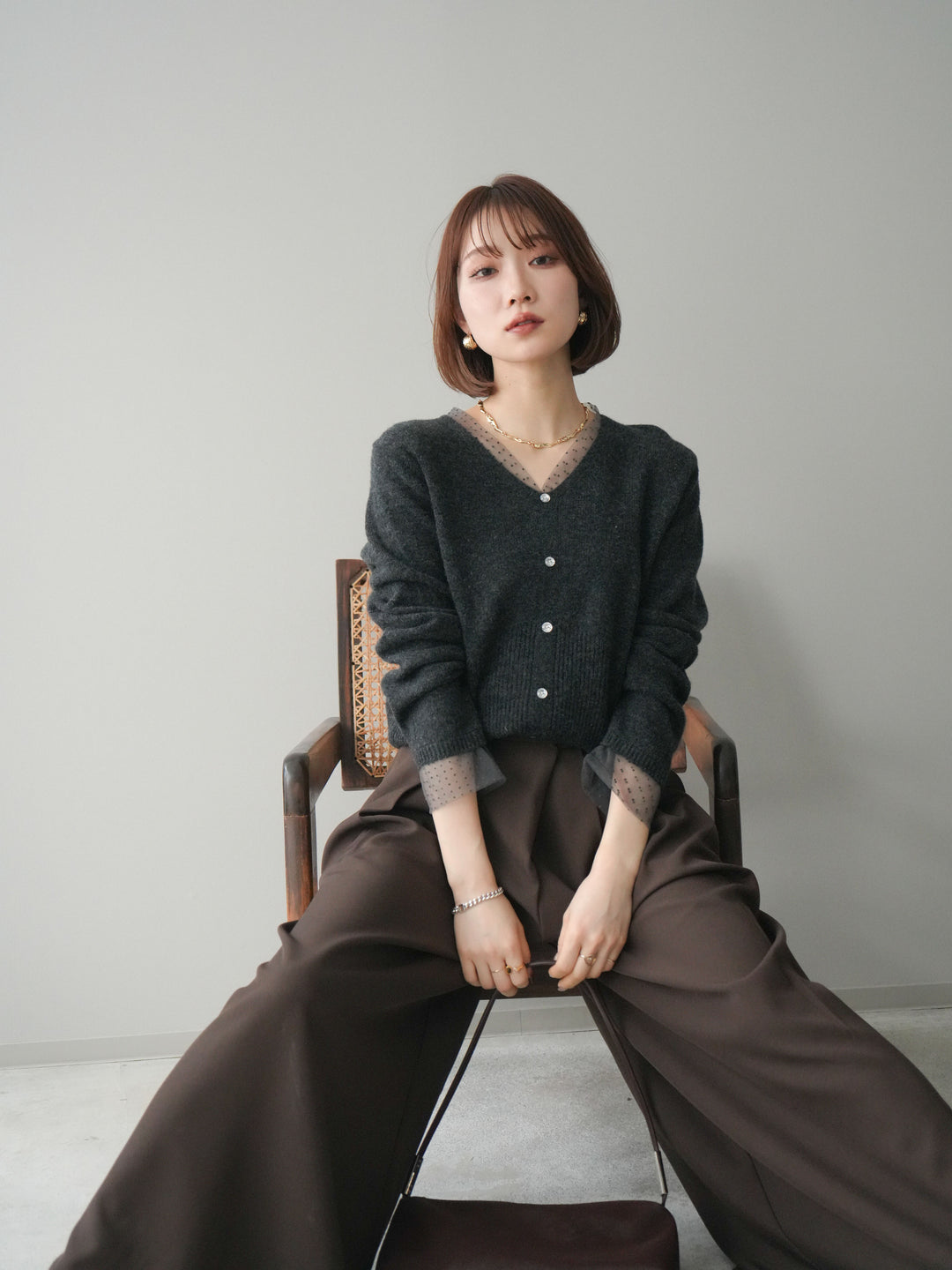 [SET]ドットチュールレイヤードボタンニットトップス+テープベルトタックバギーパンツ(2set)