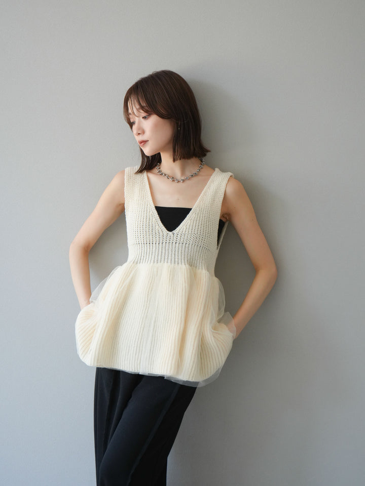 [SET] 薄紗層疊荷葉邊針織背心 + 兩用設計運動褲（2 件組）