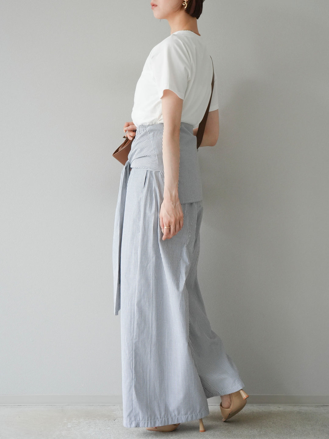 [SET]ビスチェデザインTシャツ+ウエスト巻きストライプイージーパンツ(2set)