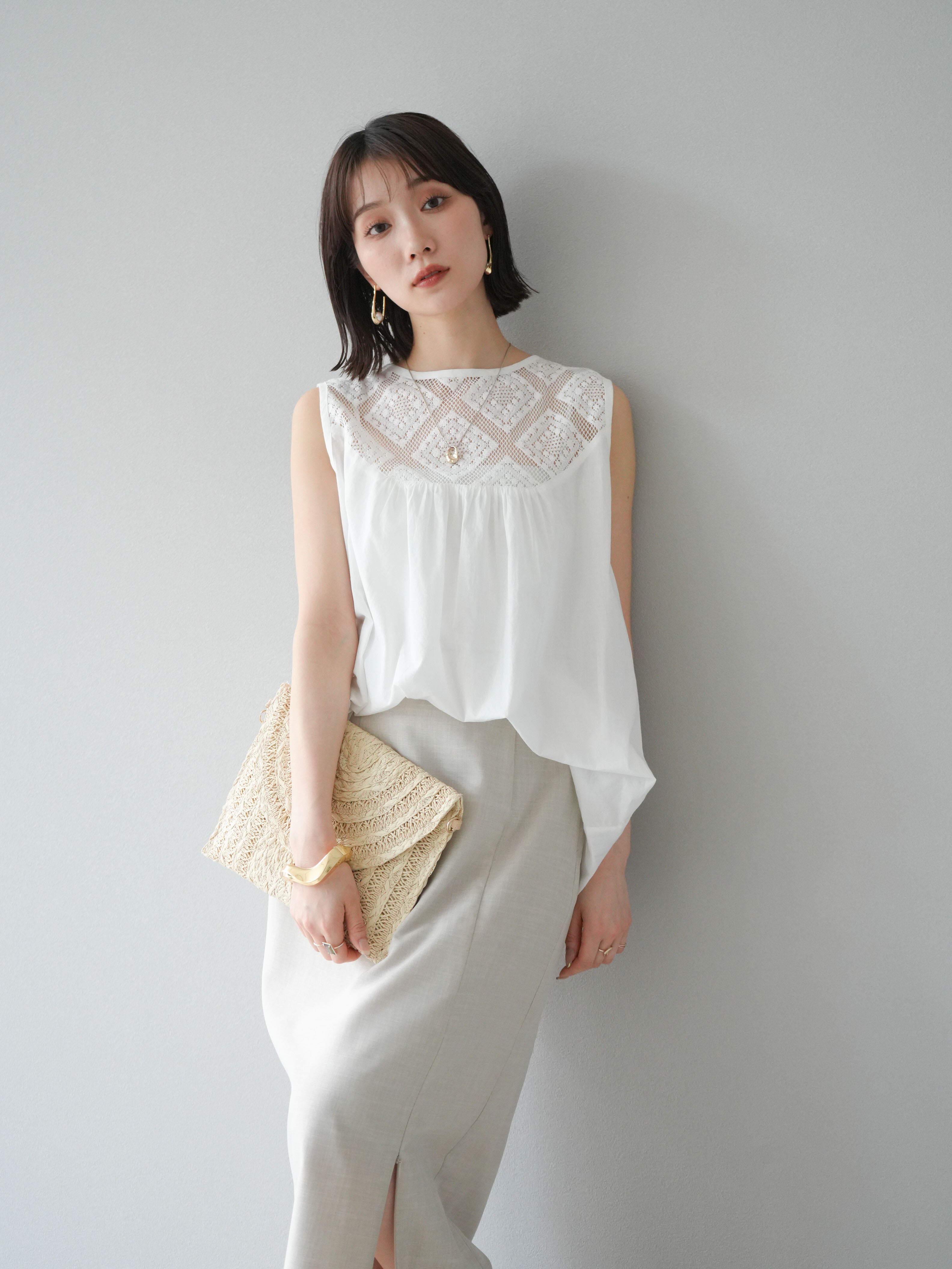 美品 ノーメント 2,8万 インド製 レース フリルブラウス ホワイト C402 美品 ノーメント 2,8万 インド製 レース フリルブラウス