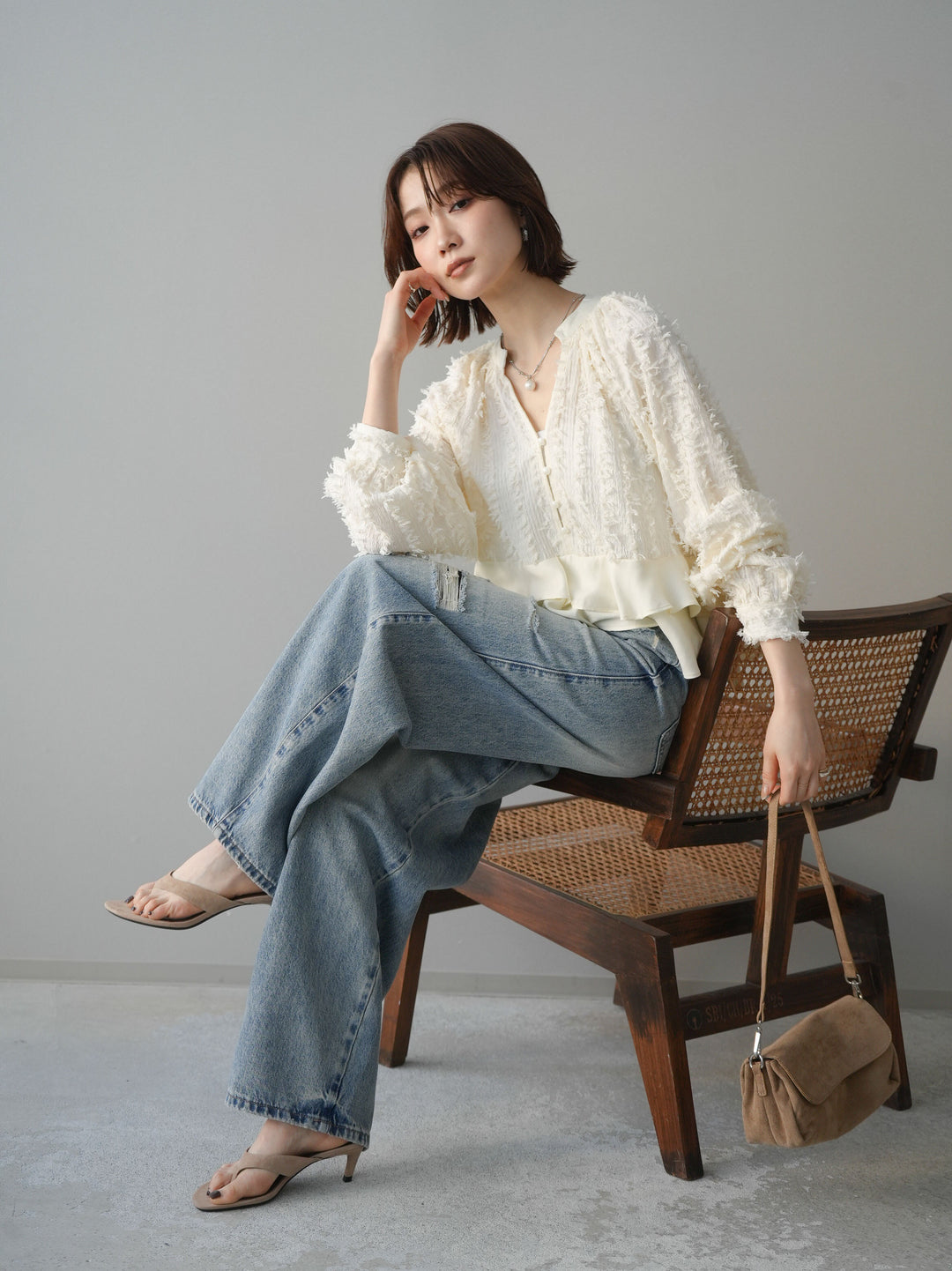 [予約]ジャガードぺプラムフリルブラウス/ivory