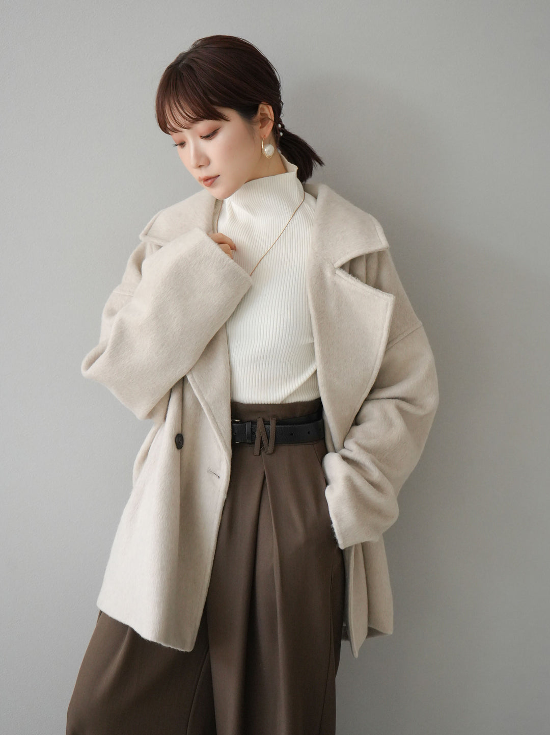 [SET]フェイクビーバーミドルコート+袖ボタンハイネックリブニットトップス+ベルト付ウールタッチワイドパンツL(3set)