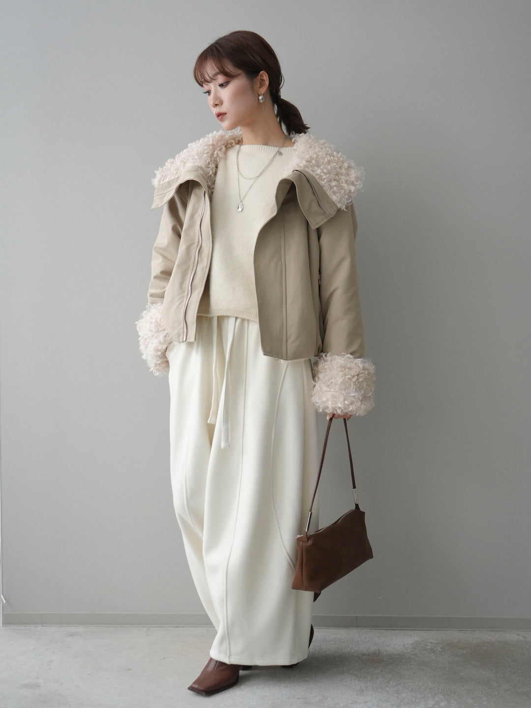 [SET]プードルファーダウンジャケット+アンゴラタッチボートネッククロップドプルオーバー+ウエストベルトカーブラインスエットパンツ(3set)