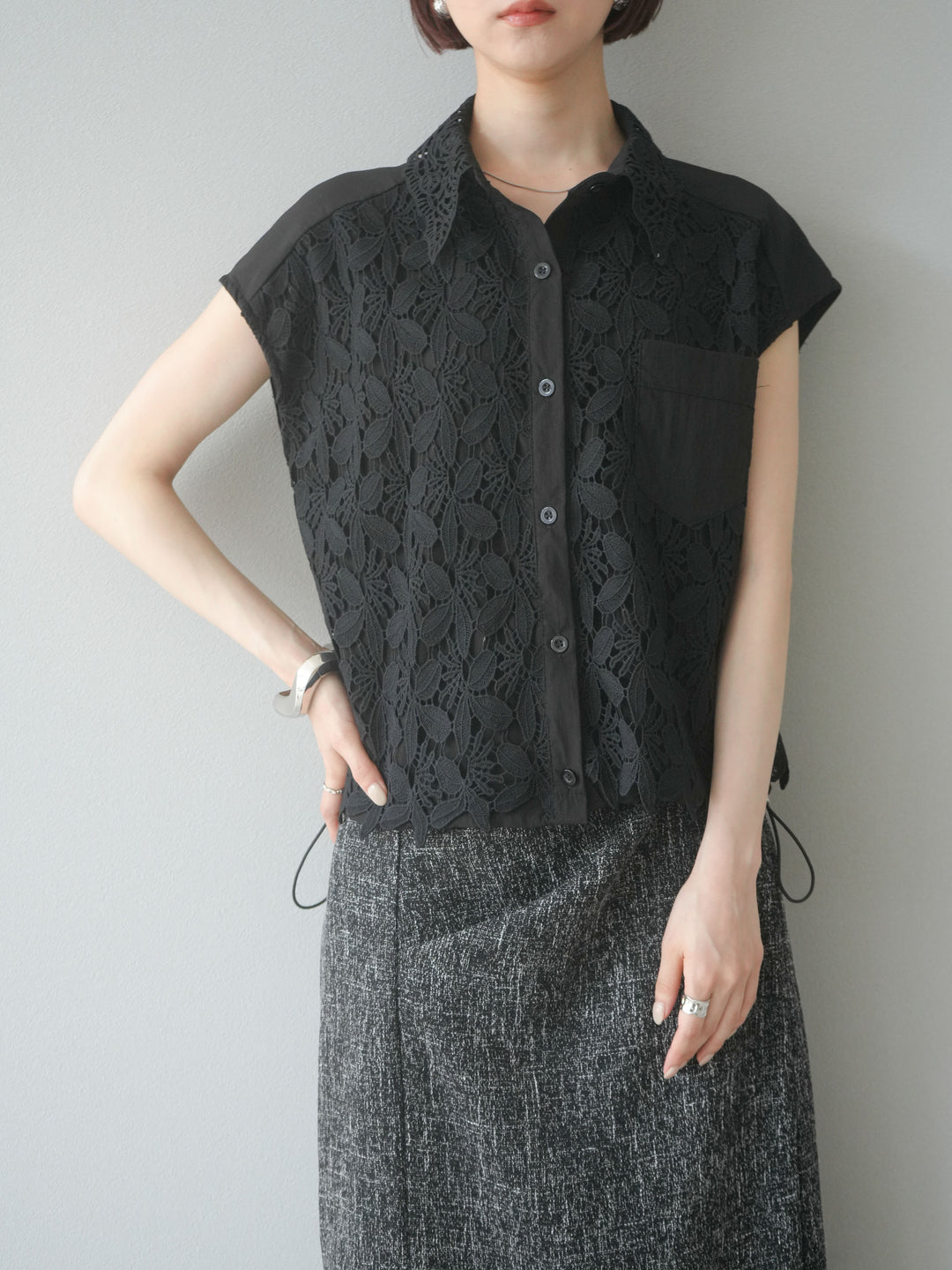 【預購】蕾絲分層抽繩襯衫/黑色