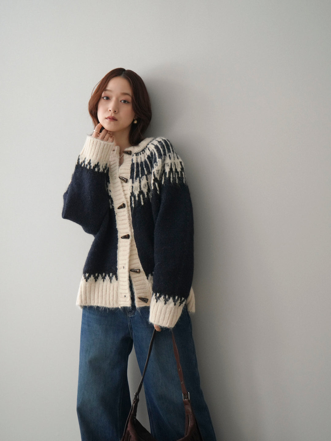 [SET]トグルボタン求心柄ニットカーディガン+裏起毛裾フリンジワイドデニムパンツ(2set)