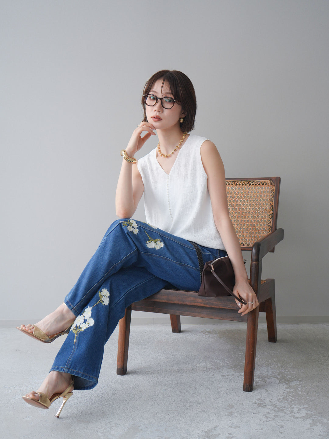 [SET]パールデザインVネックニットトップス+フラワー刺繍ストレートデニム(2set)