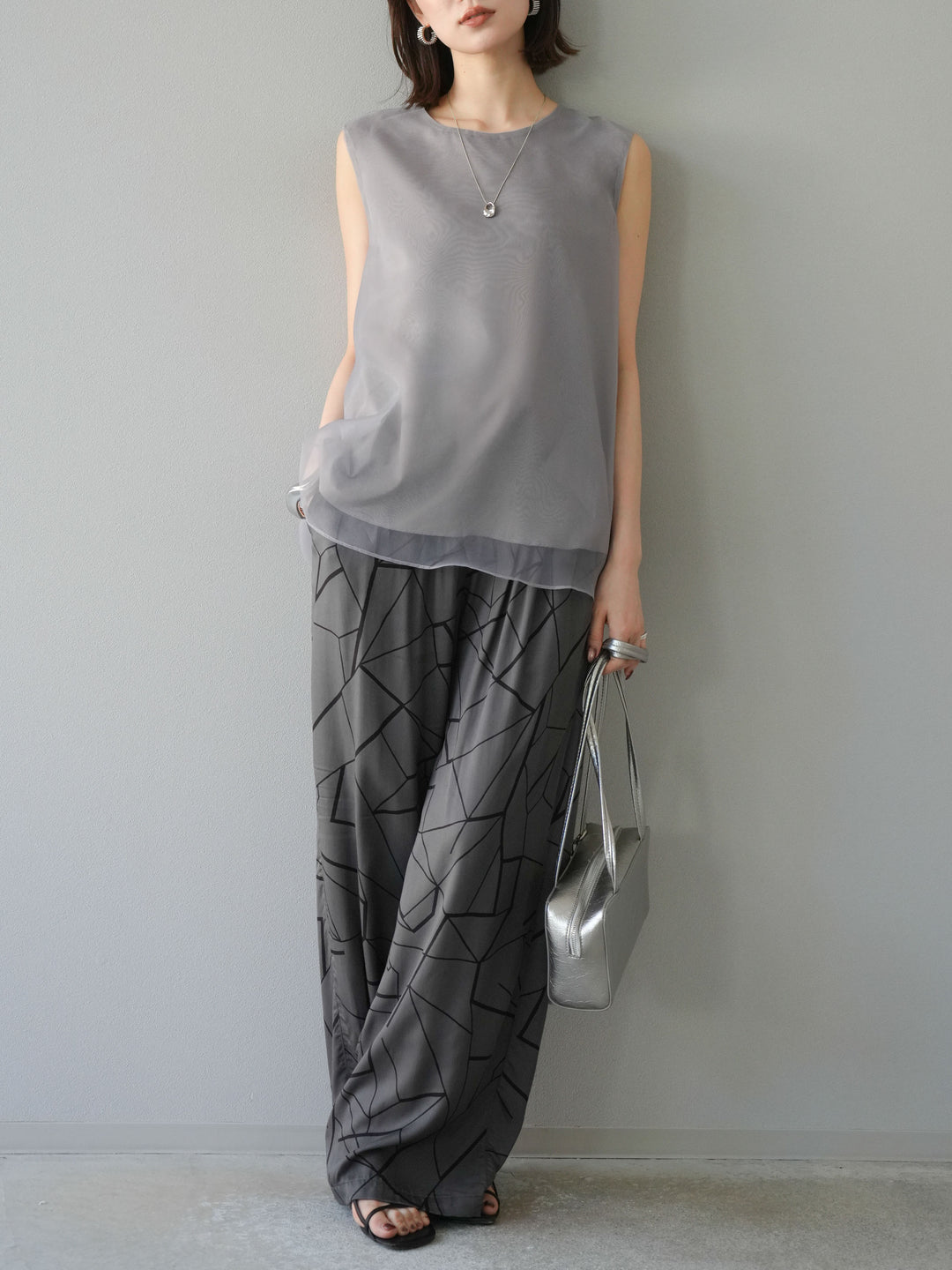 [予約]ビスコースサテンプリントタックイージーパンツ/チャコール