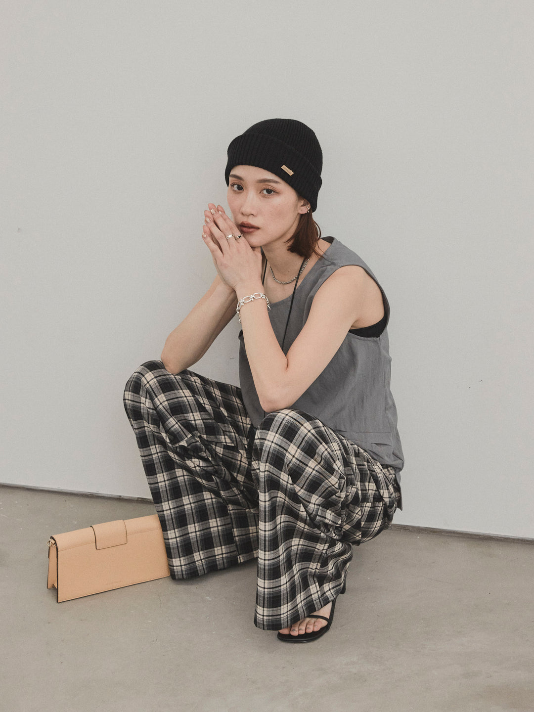 [SET] 扭紋無袖上衣配皮項鍊 + 格紋寬褲 (2 件套)