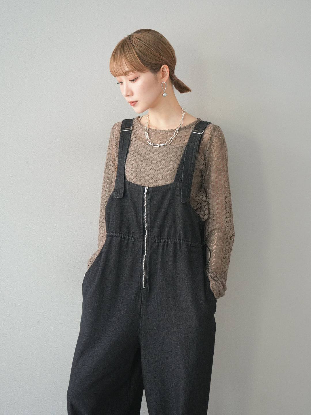 【預購】鏤空上衣/褐色