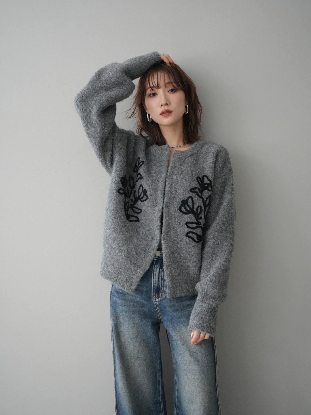 [予約]テープ刺繍ホック開きブークレニットカーディガン/mokugray