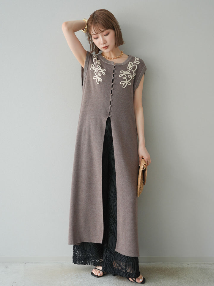 【預購】前開衩繩繡花針織洋裝/摩卡色