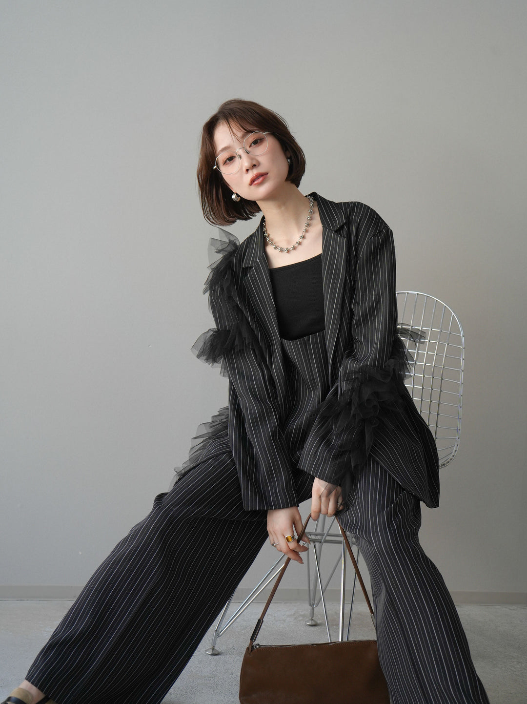 [SET]アシンメトリーチュールストライプジャケット+カップ付きバッククロスキャミソール(2set)