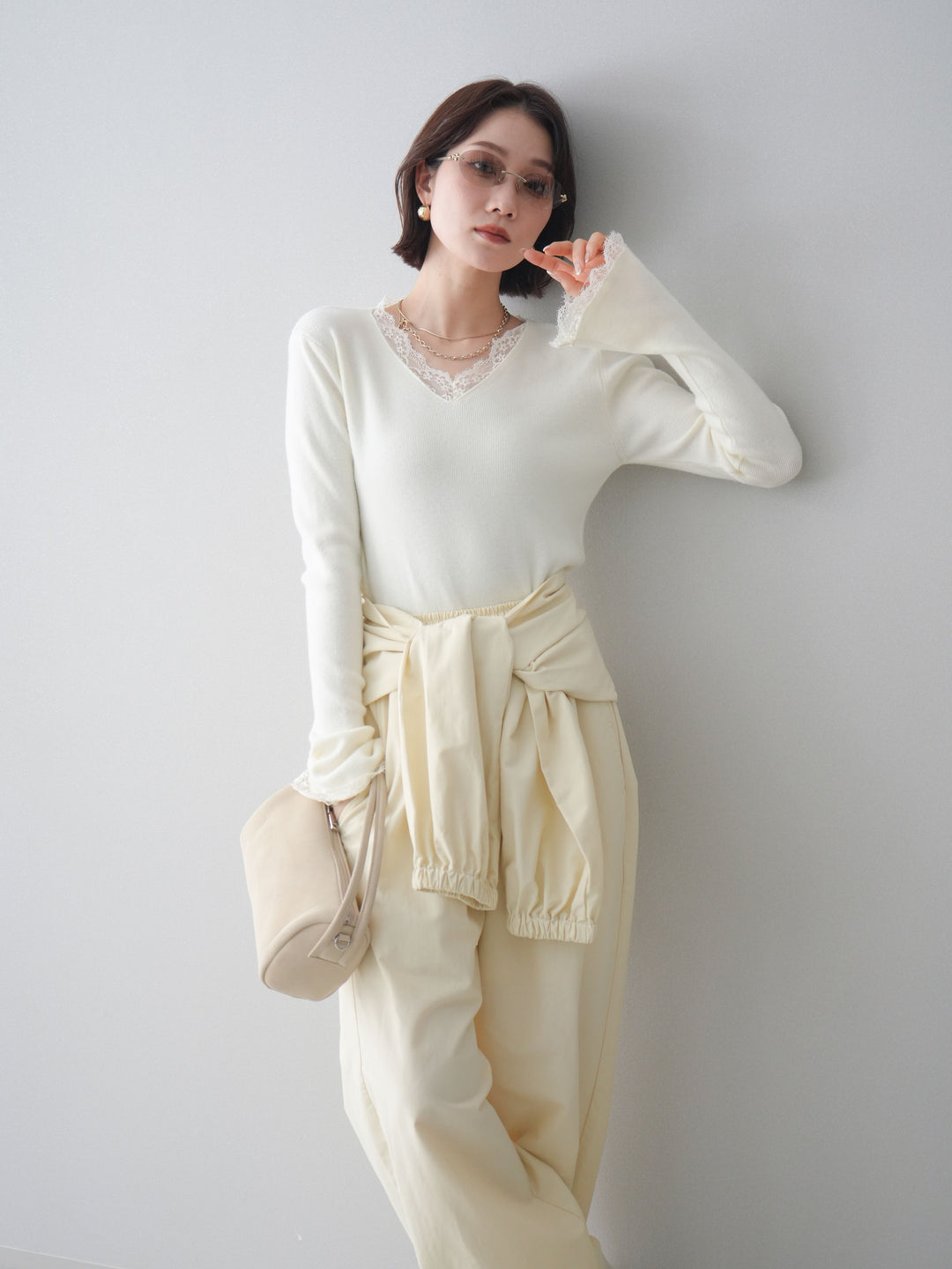 [予約]レースドッキングVネックニットトップス/white