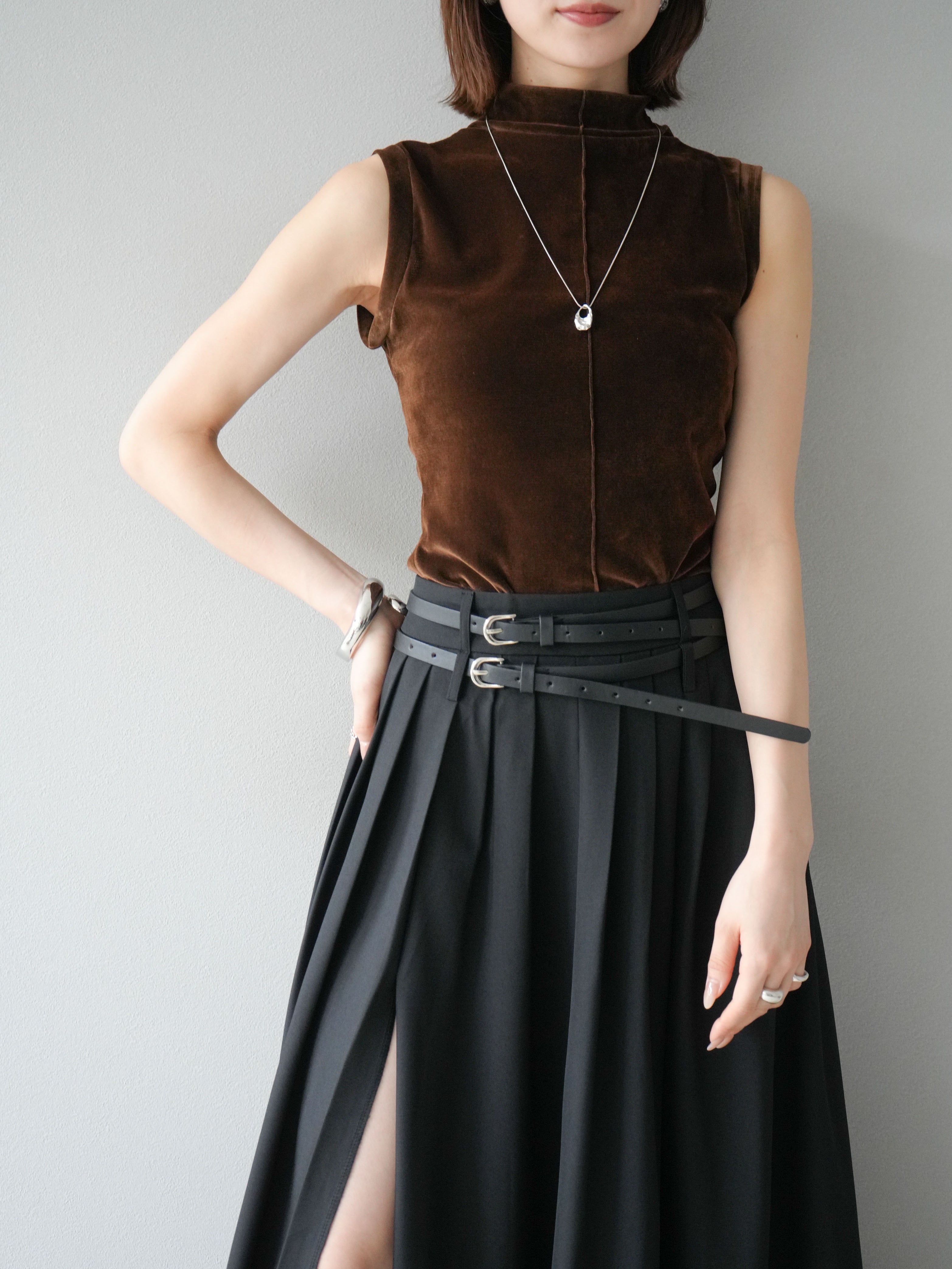 予約]シアーベロアプチネックノースリーブトップス/ブラウン – Lumier