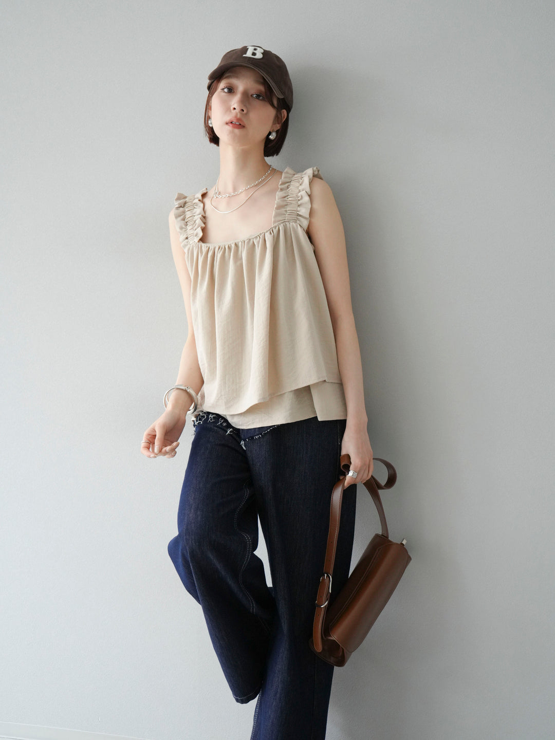 [SET] 縮肩喇叭背心 + 臀部設計牛仔褲 (2 件套)