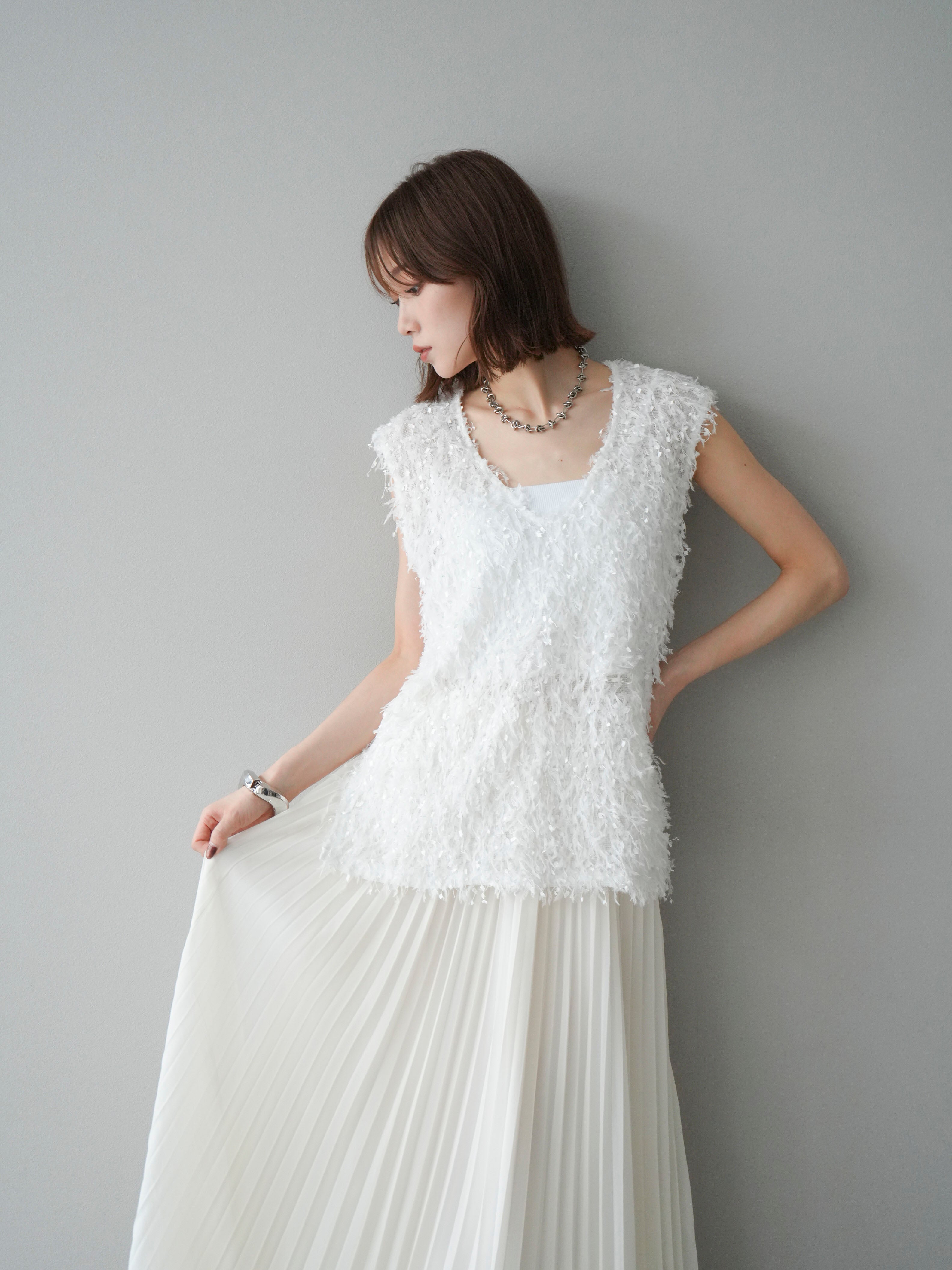 予約]フェザーVネックベスト/ホワイト – Lumier