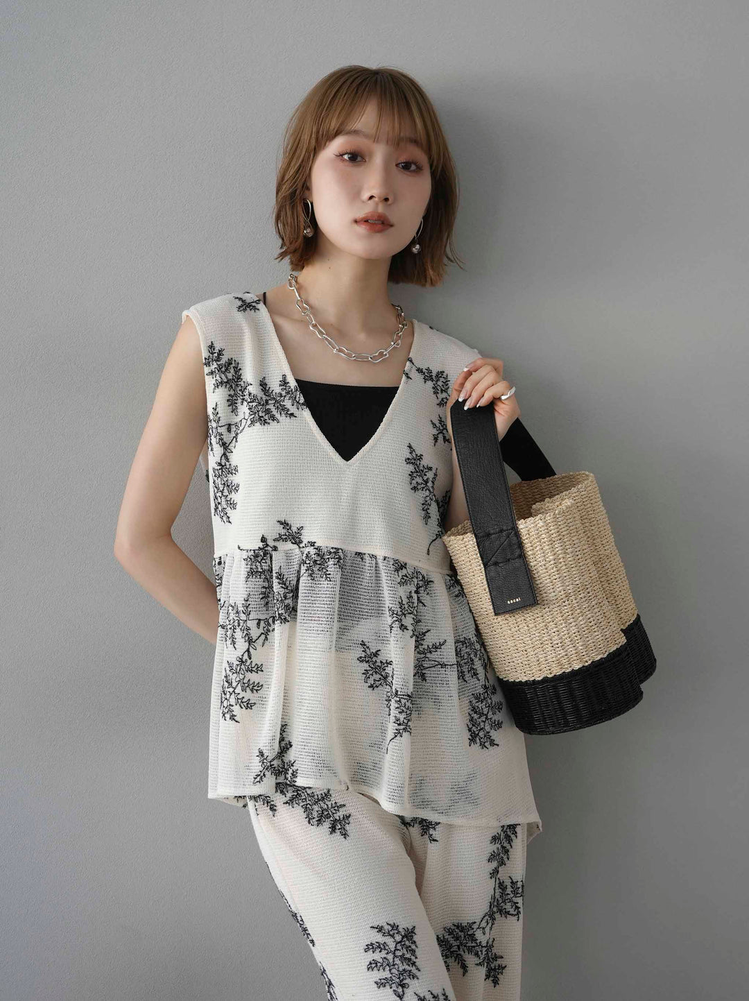 [予約]リーフ柄メッシュVネックフレアトップス/アイボリー