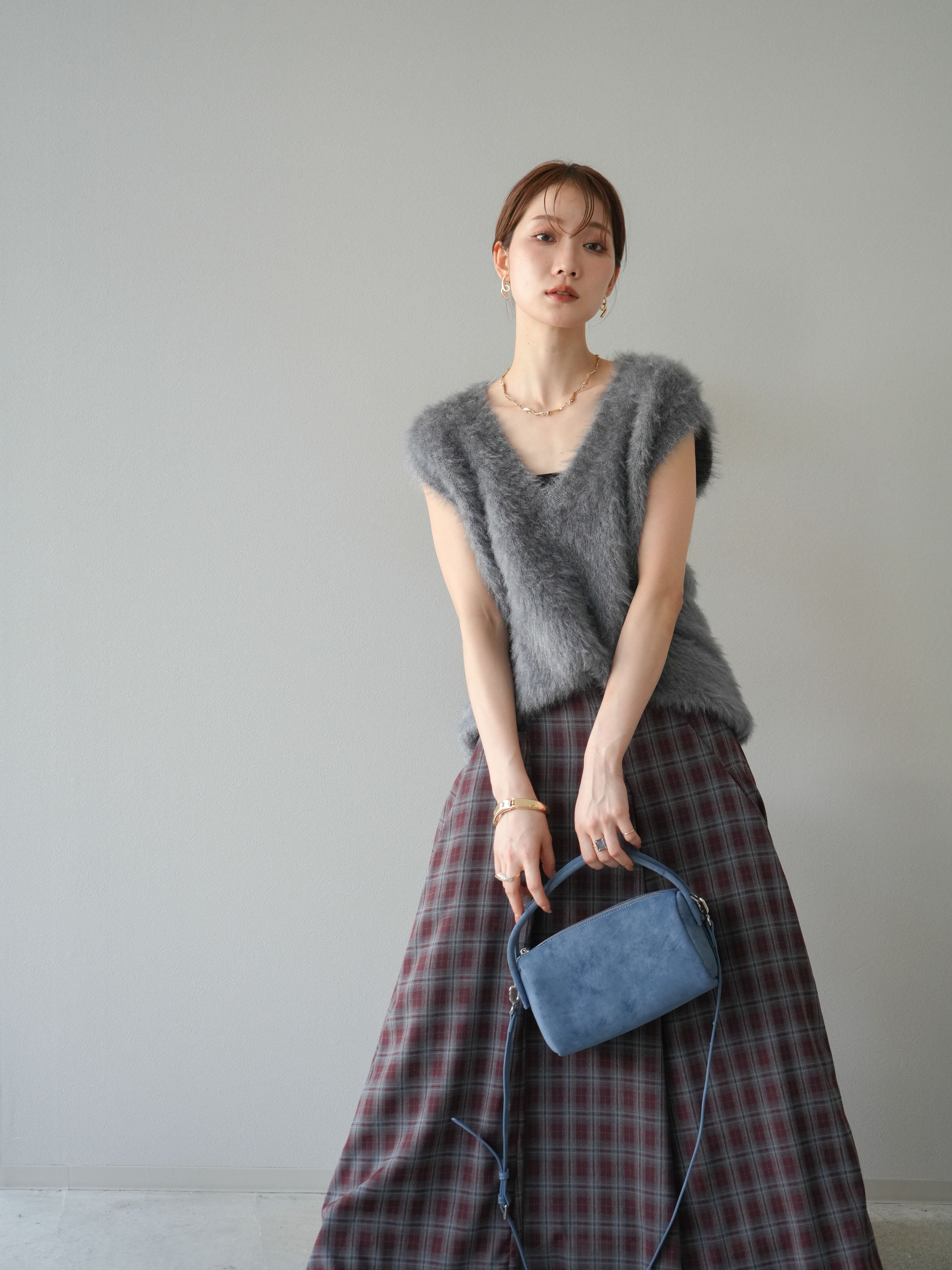 予約]ラメシャギーVネックニットベスト/グレー – Lumier