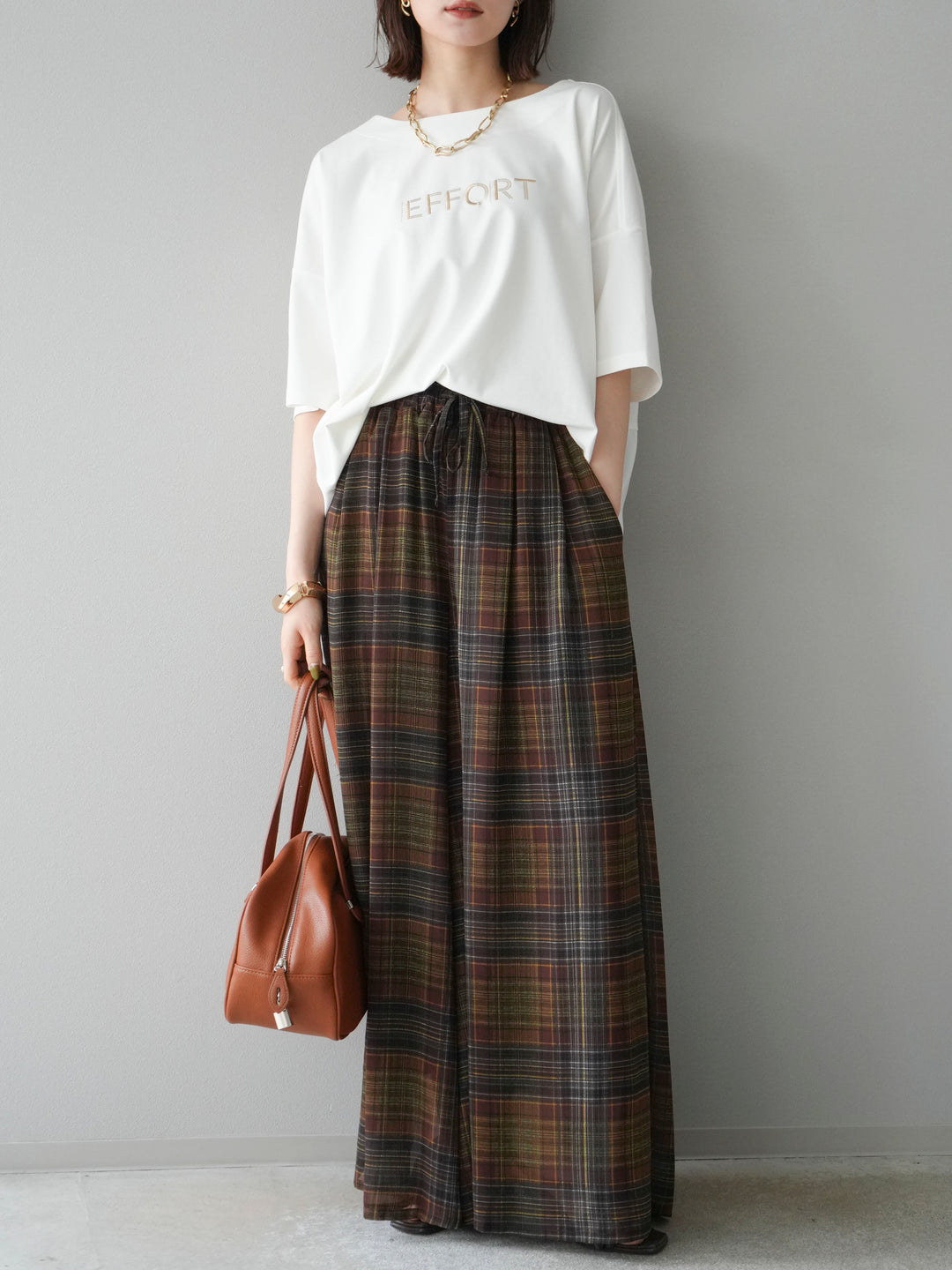 [套裝] 不同材質金屬標誌刺繡 x 印花T卹 + 透視格紋寬鬆褲（2 件套）