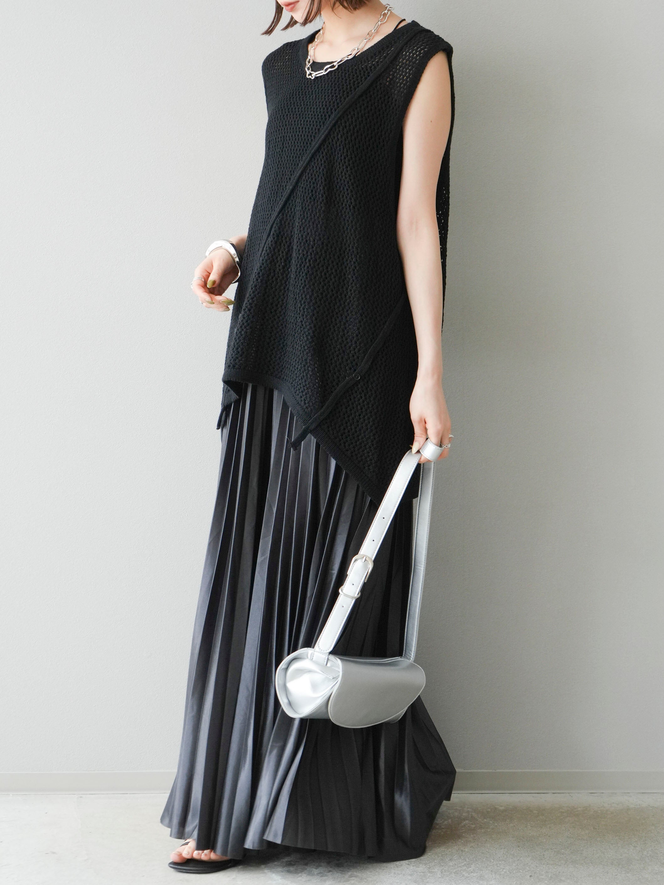 予約]サテンプリーツマキシスカート/チャコール – Lumier