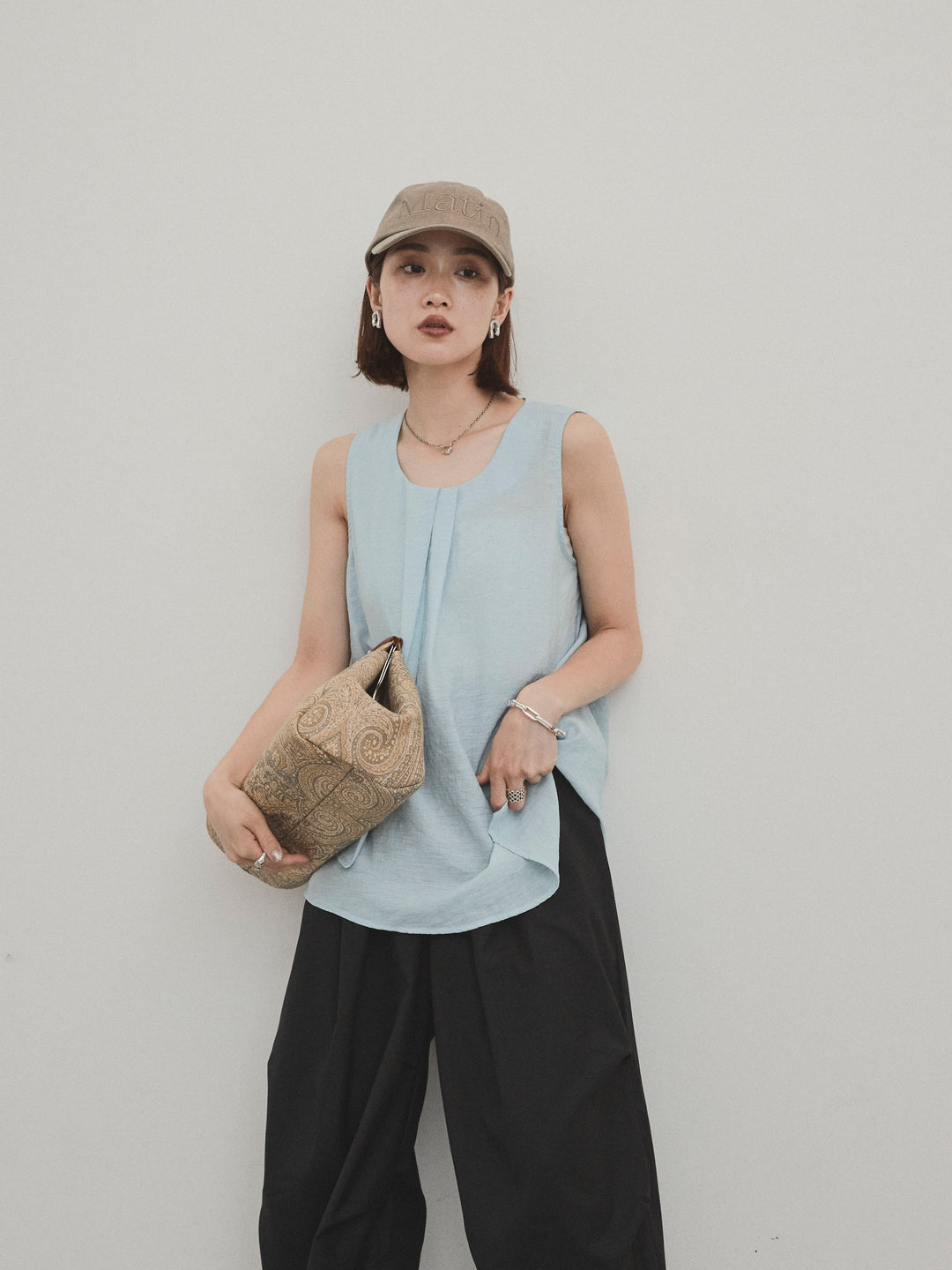 [SET] 透視褶皺不對稱上衣 + 設計環側褶褲 (2 件組)