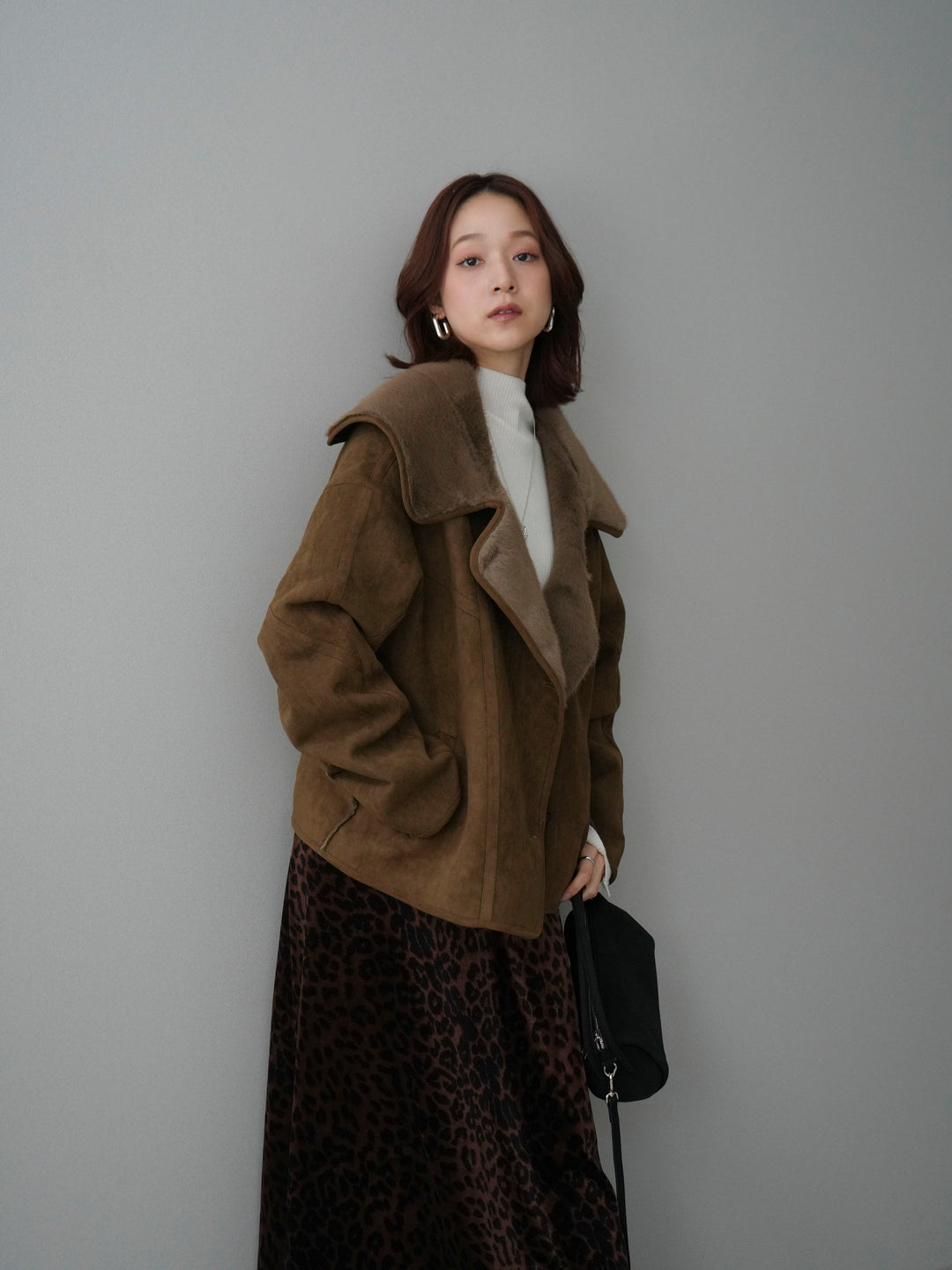 [SET]ムートンショートジャケット+袖ボタンボトルネックリブニットトップス+レオパードベロアナロースカート(3set)