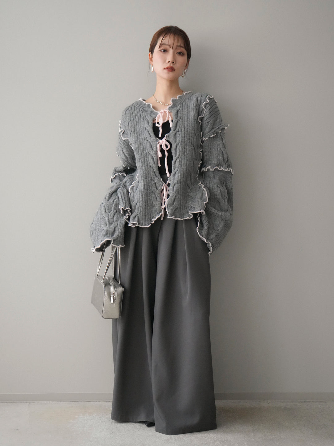 [SET]フロントリボン配色メローニットカーディガン+テープベルトタックバギーパンツ(2set)