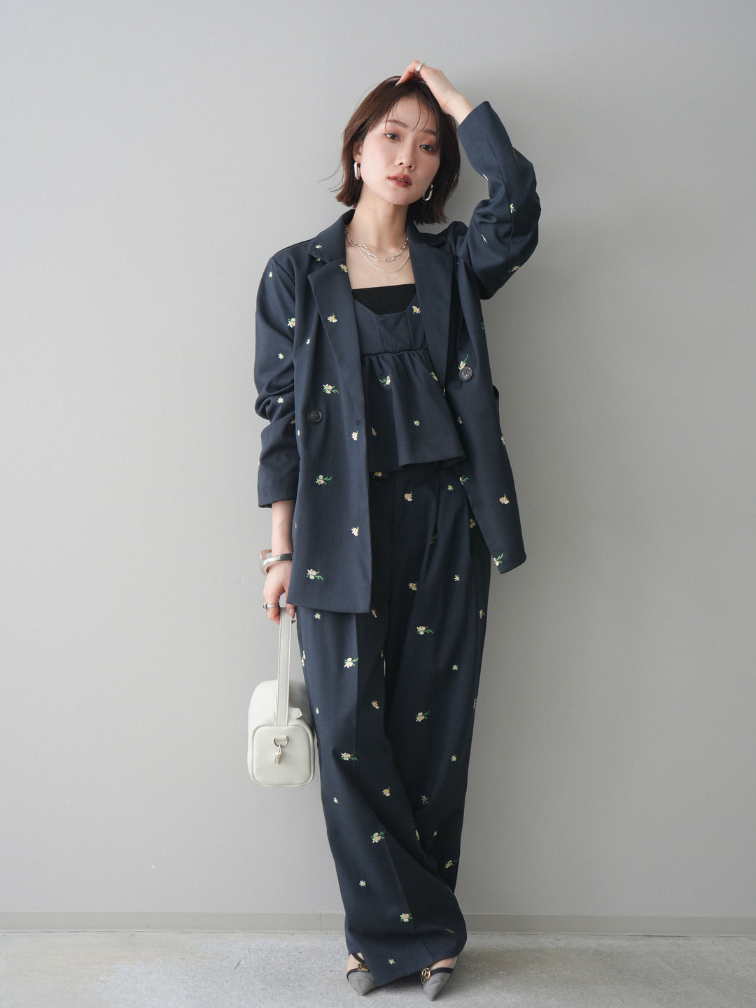 [予約]フラワー刺繍タックパンツ/navy