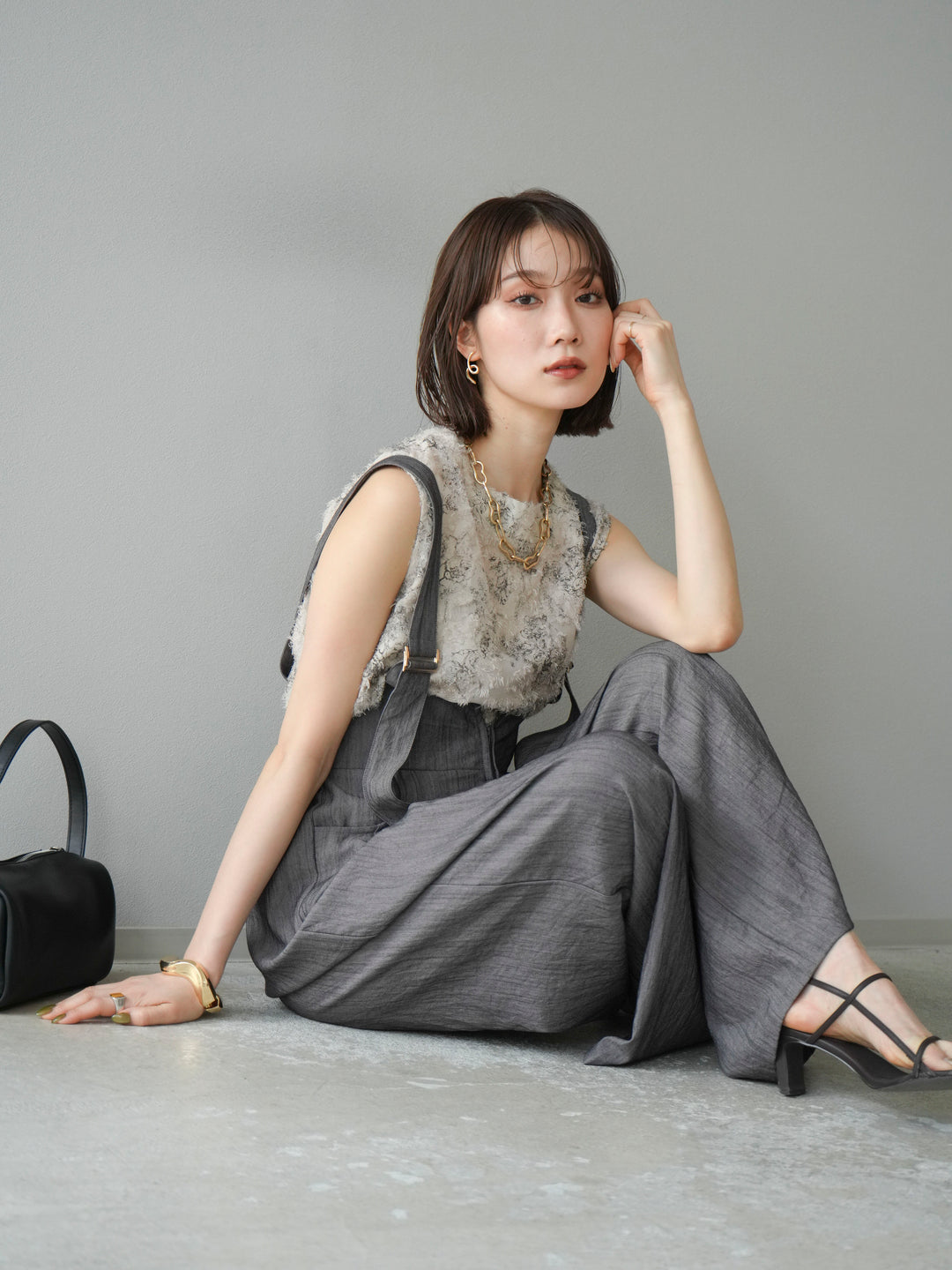 [SET]ストリングデザインハイウエストサロペット+ニュアンスフリンジジャガードノースリーブブラウス(2set)