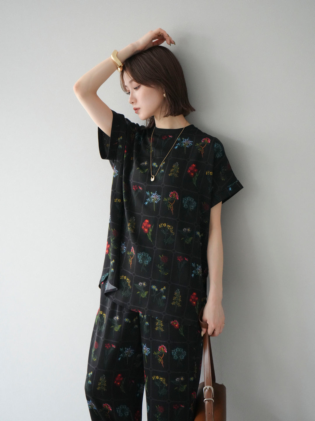 [予約]パッチワークフラワープリントプルオーバー/ブラック