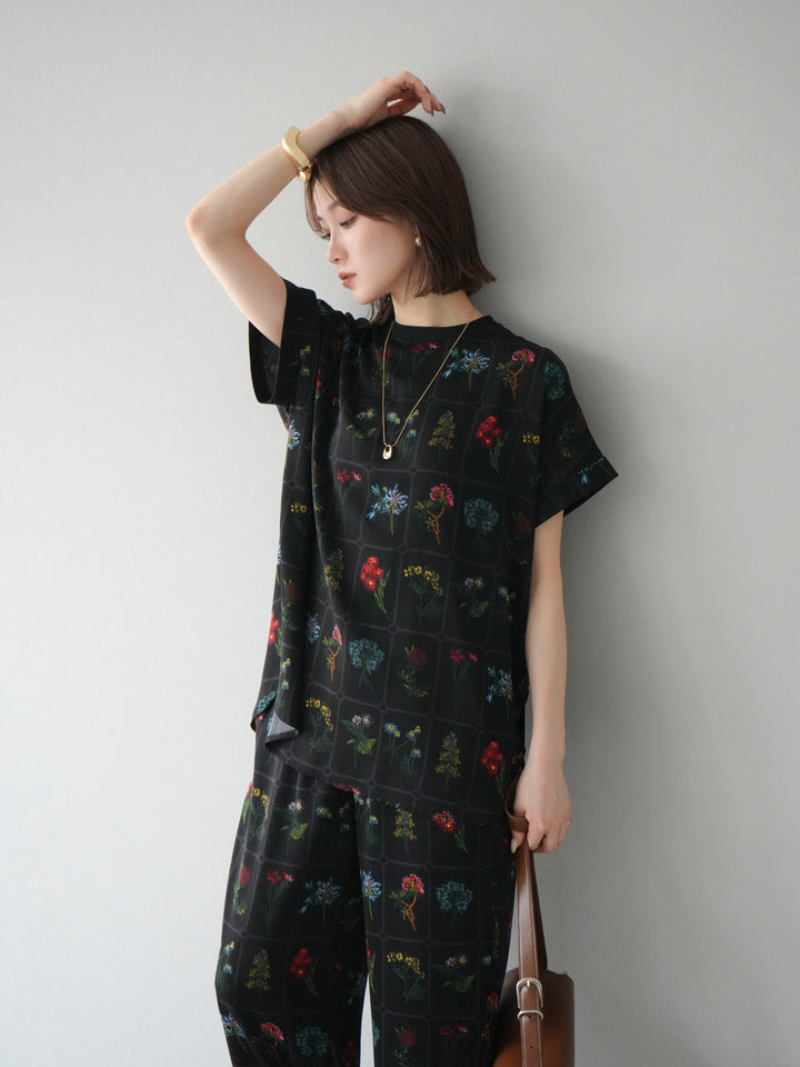 [予約]パッチワークフラワープリントプルオーバー/ブラック