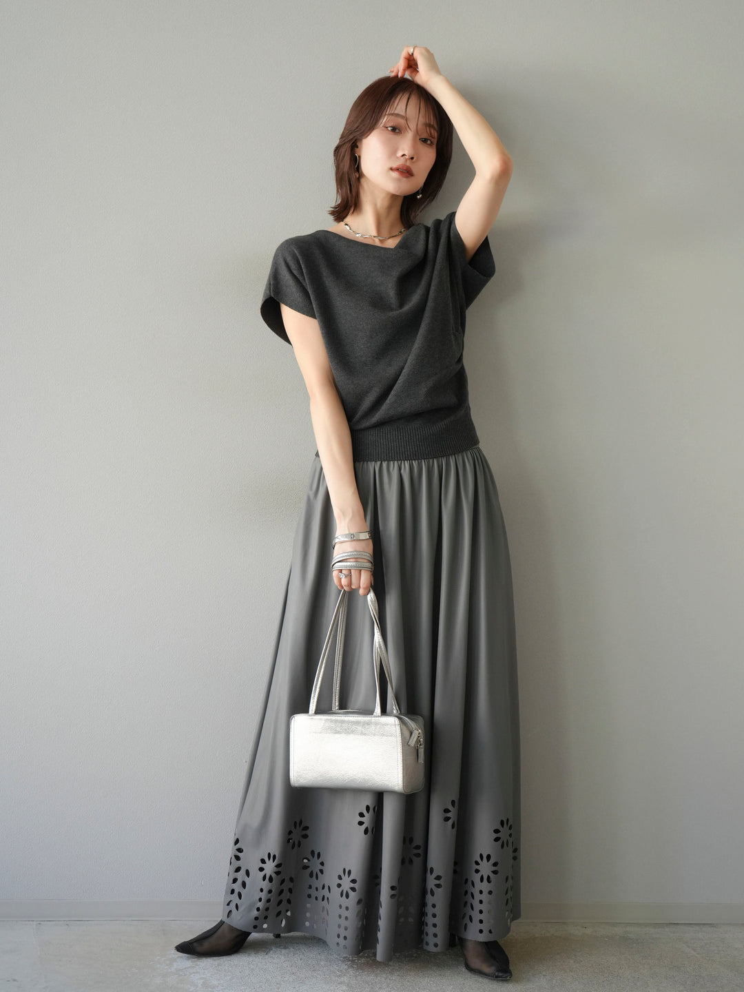 [予約]フラワーパンチングレザースカート/グレー