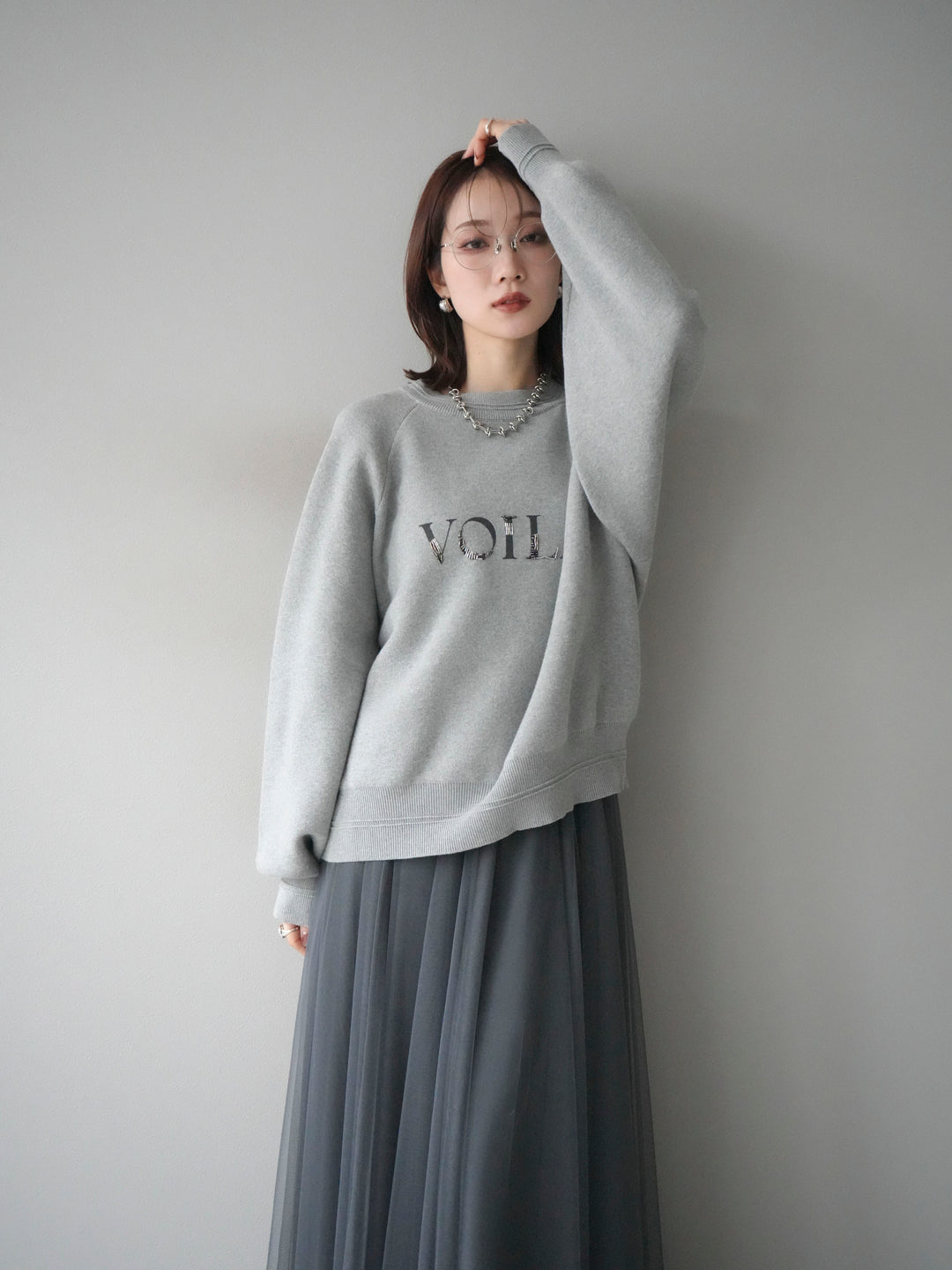 [予約]スウェットライクビーズロゴ刺繍ニットプルオーバー/mokugray