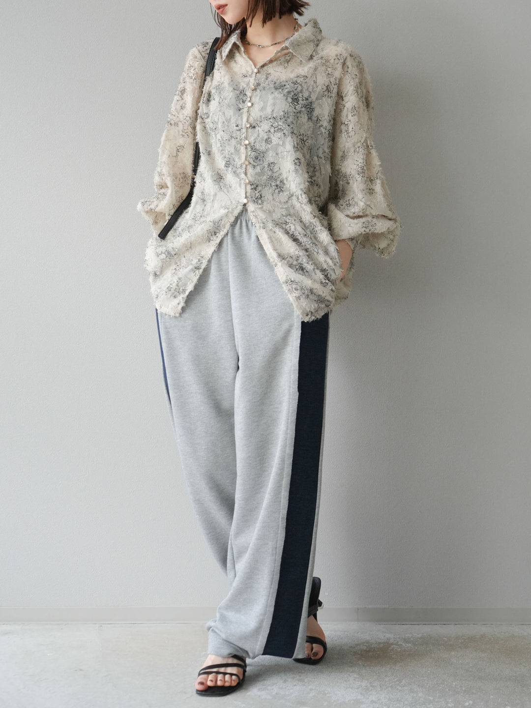 [予約]ニュアンスフリンジジャガードボリュームスリーブブラウス/ベージュ