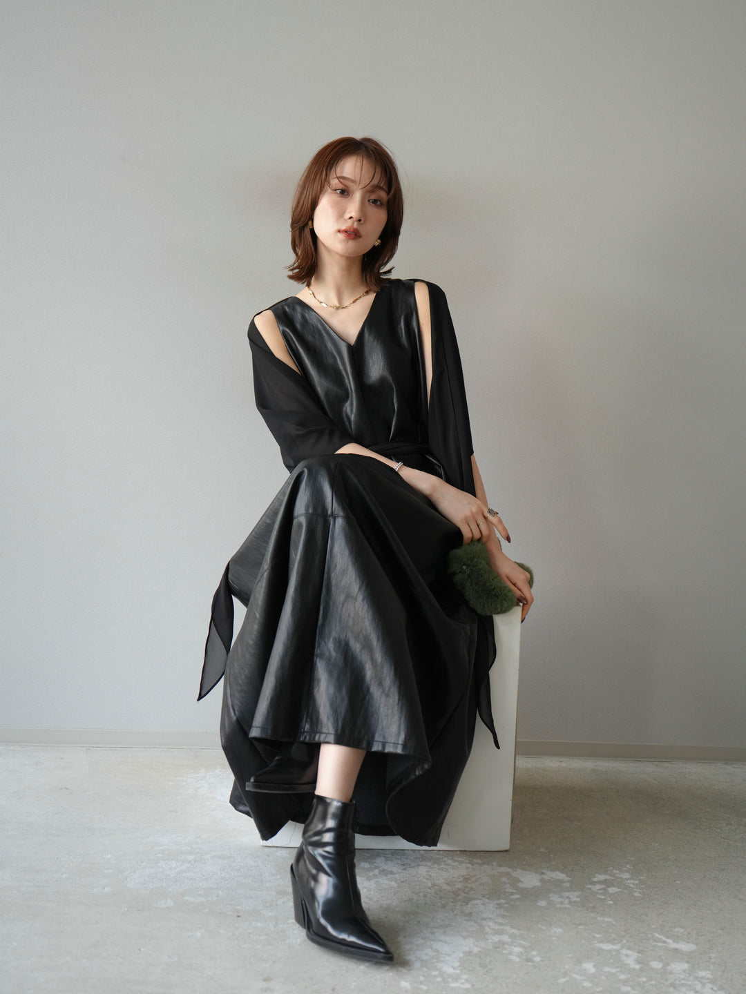 [予約]レザーAラインワンピース/ブラック