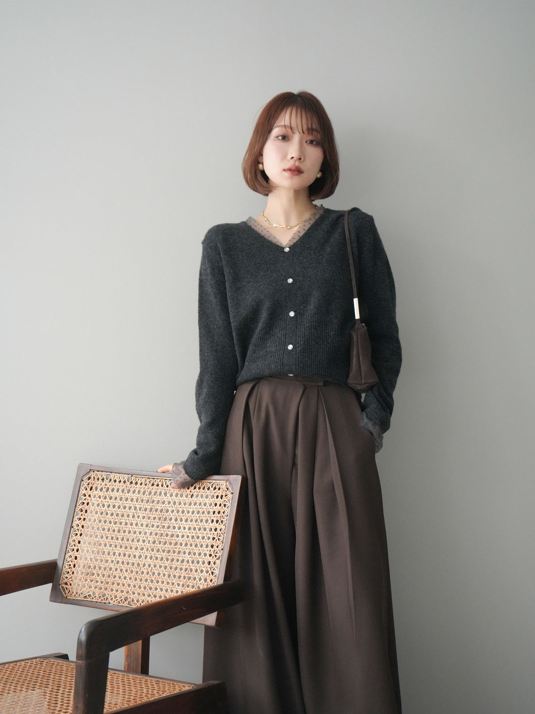 [SET]ドットチュールレイヤードボタンニットトップス+テープベルトタックバギーパンツ(2set)