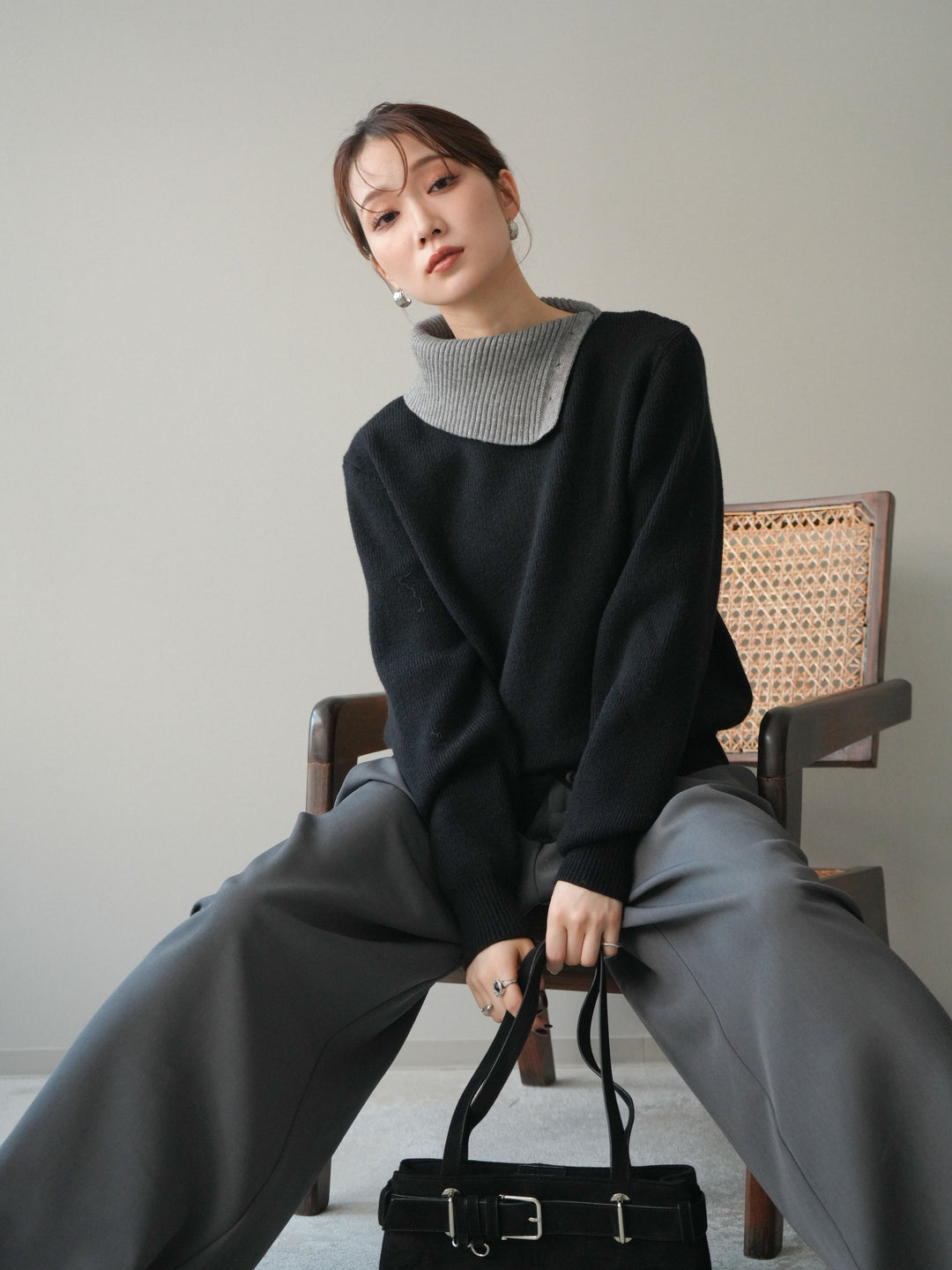 [予約]デザインネックバイカラーニットプルオーバー/black