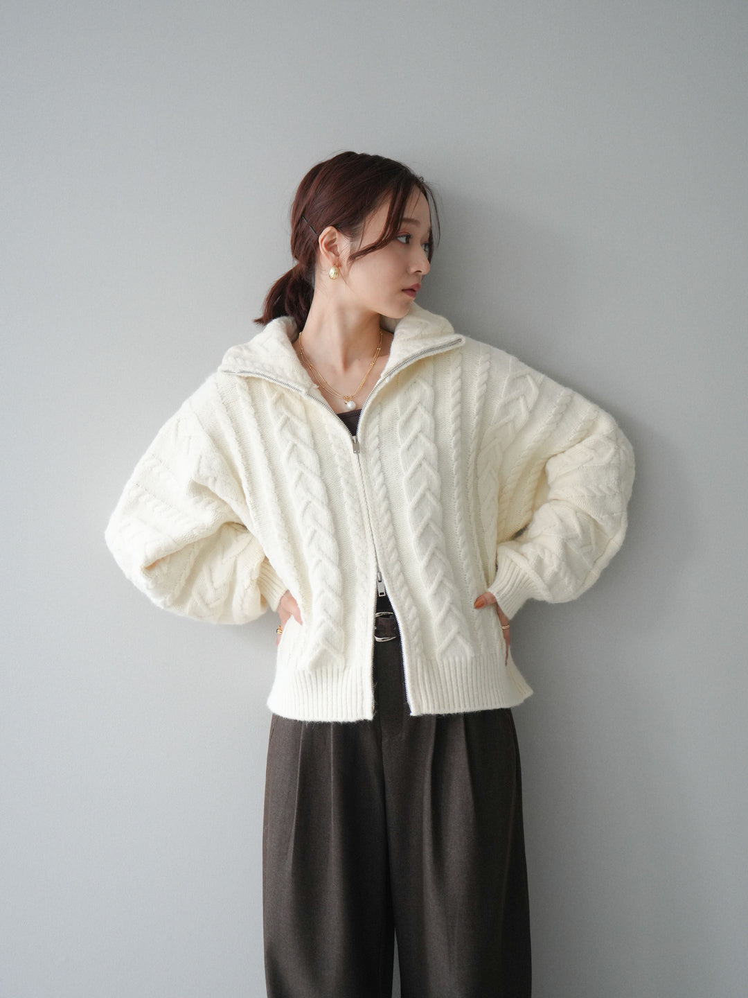 [SET]ケーブル編みハイネックZIPニットカーディガン+アニマル柄ベルト付きウールタッチワイドパンツ(2set)