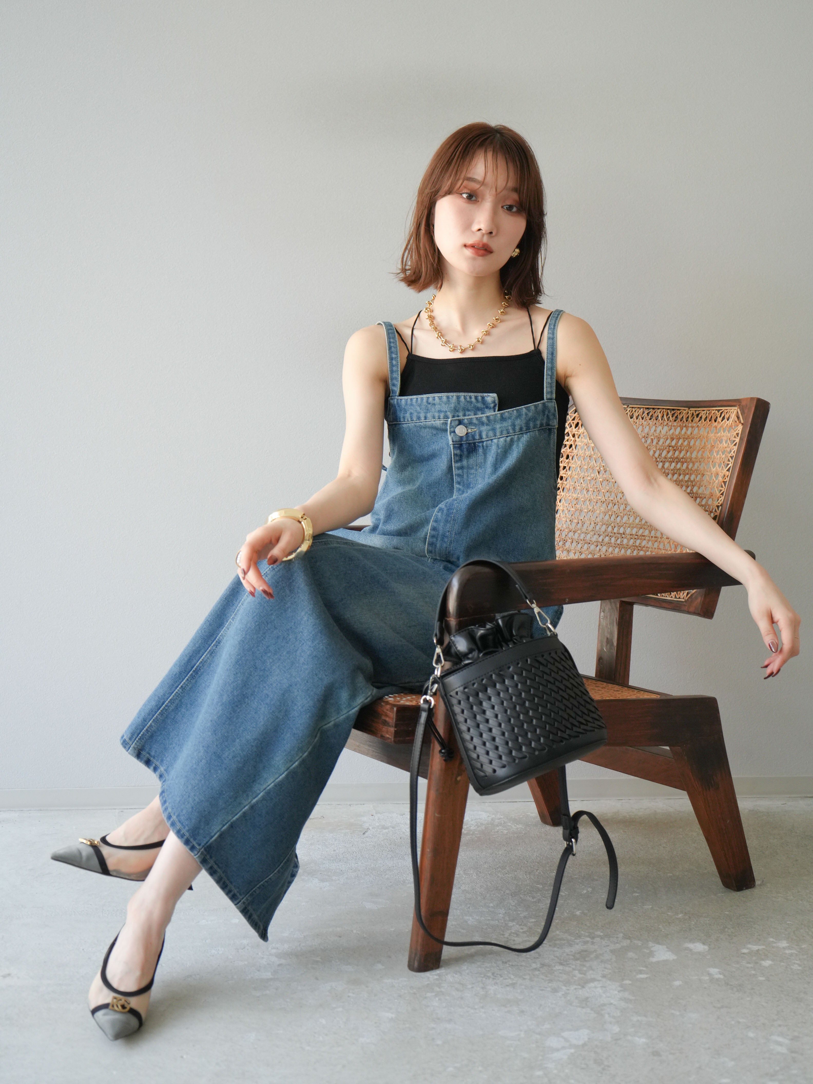 アシンメトリーデニムワンピース+カップ付きバッククロスキャミソール(2SET) SET]アシンメトリーデニムワンピース+カップ付きバッククロス